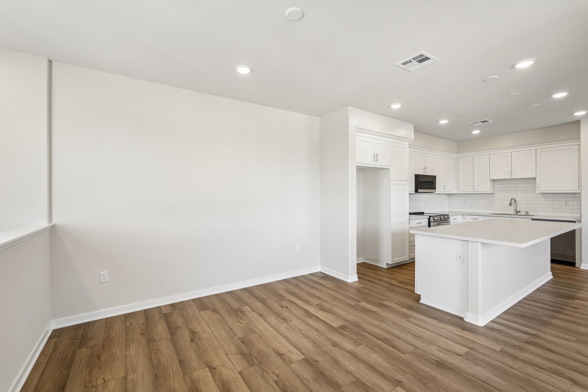 A kitchen with white cabinets.