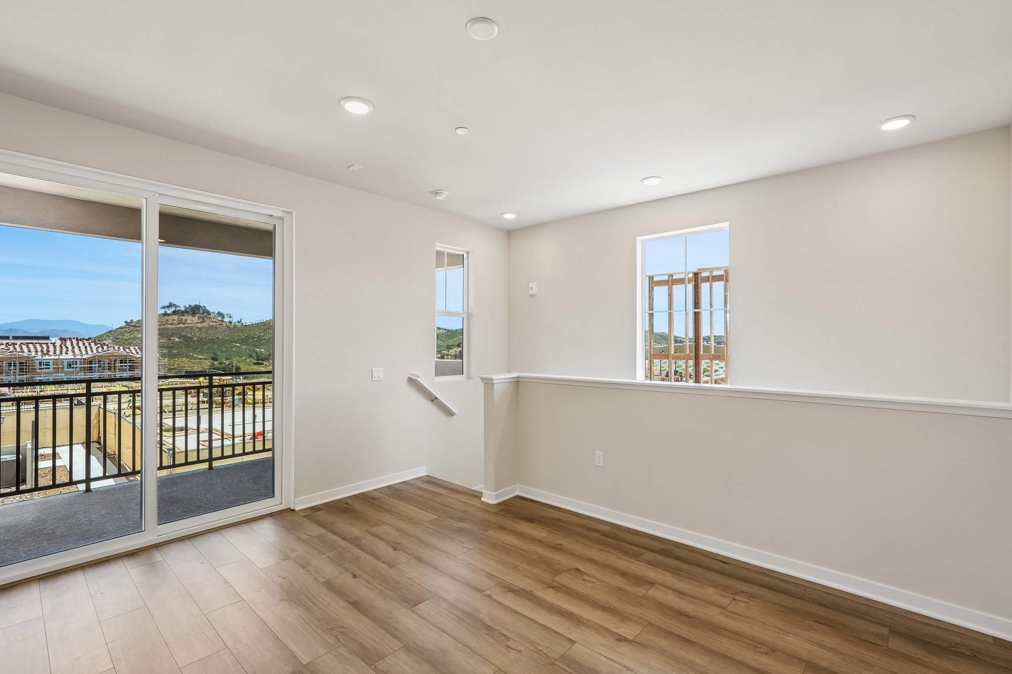A room with a wood floor and windows.