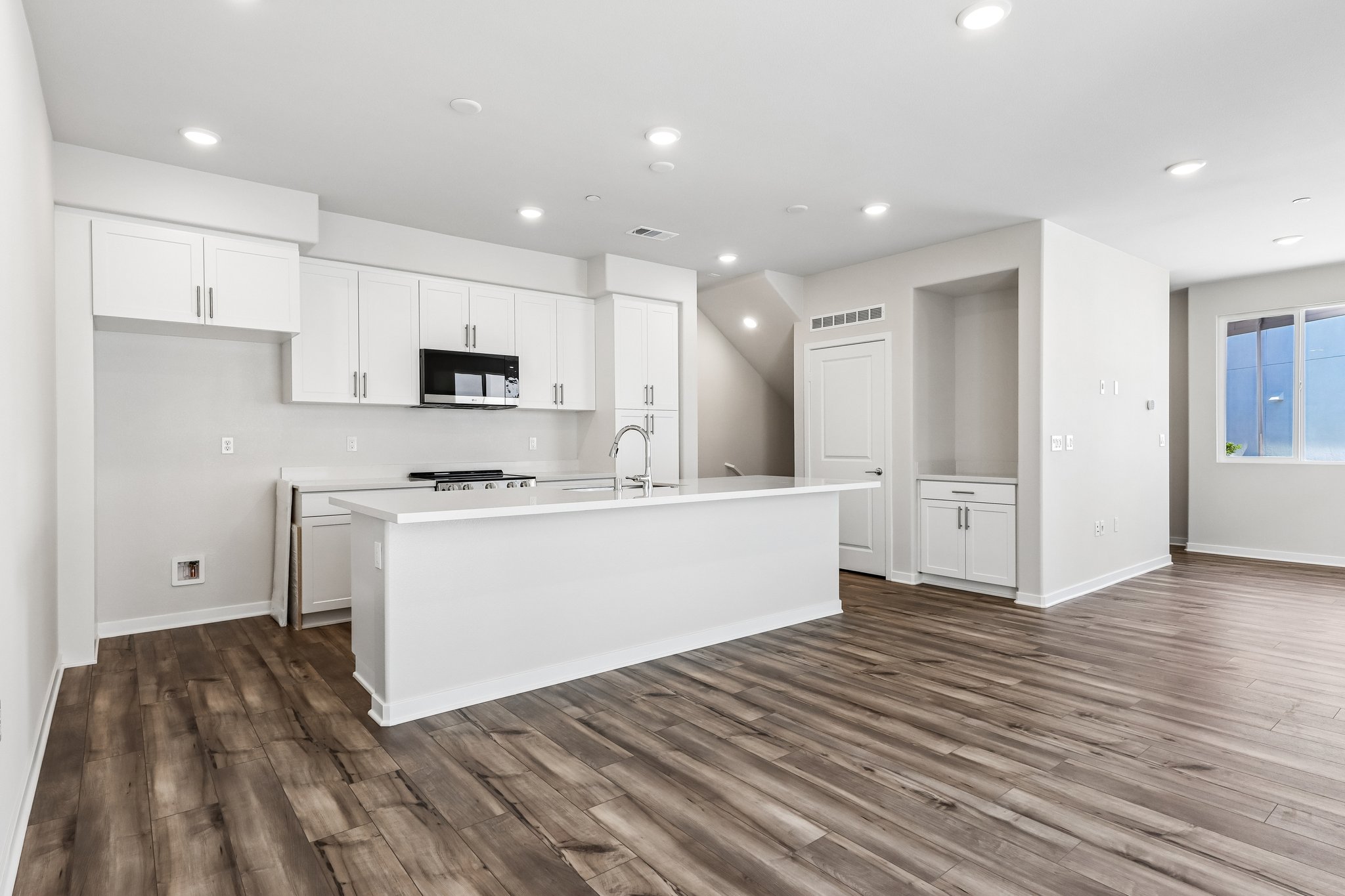A kitchen with white cabinets.