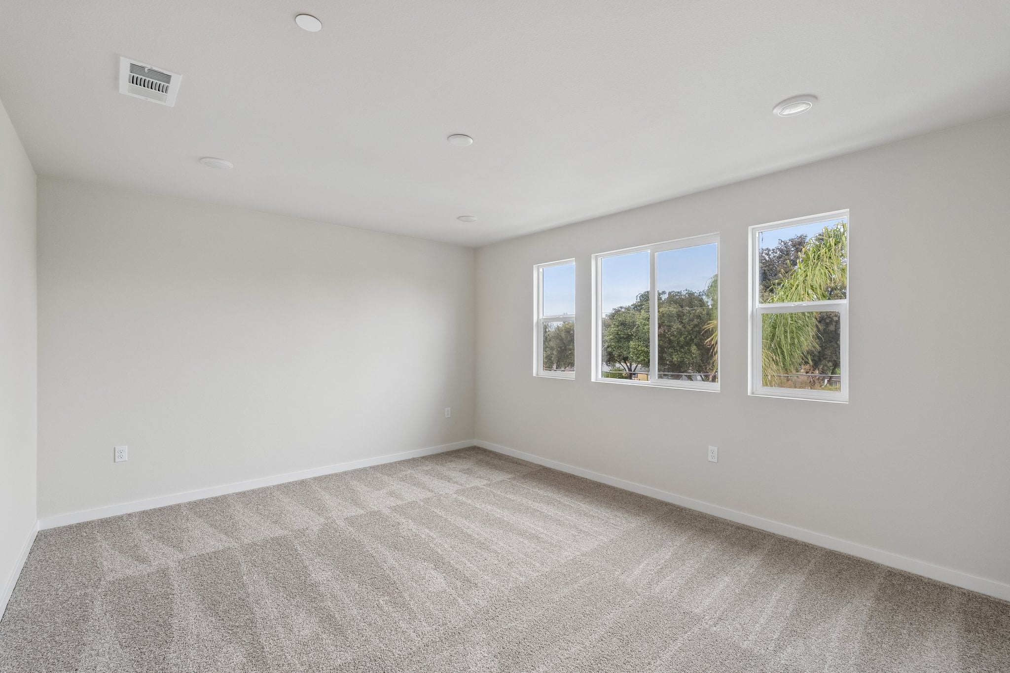 A room with windows.