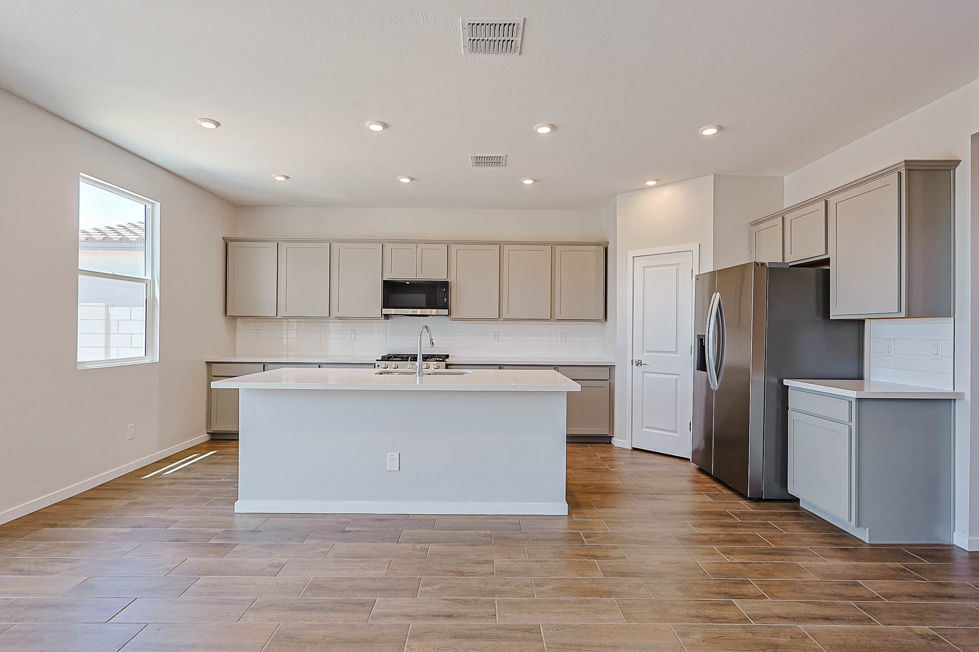 A kitchen with white cabinets.