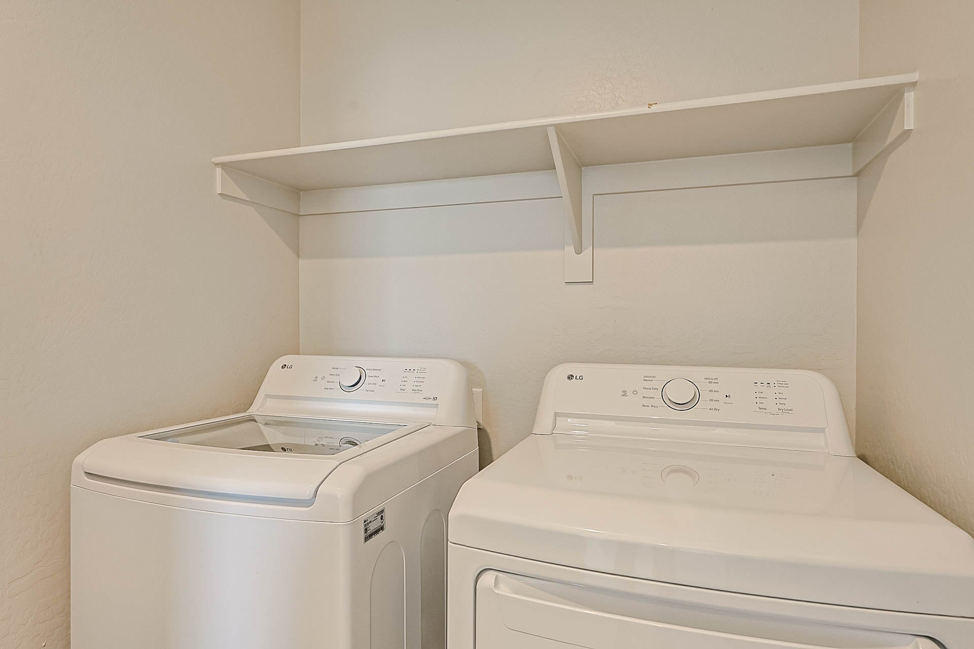 A white washing machine.