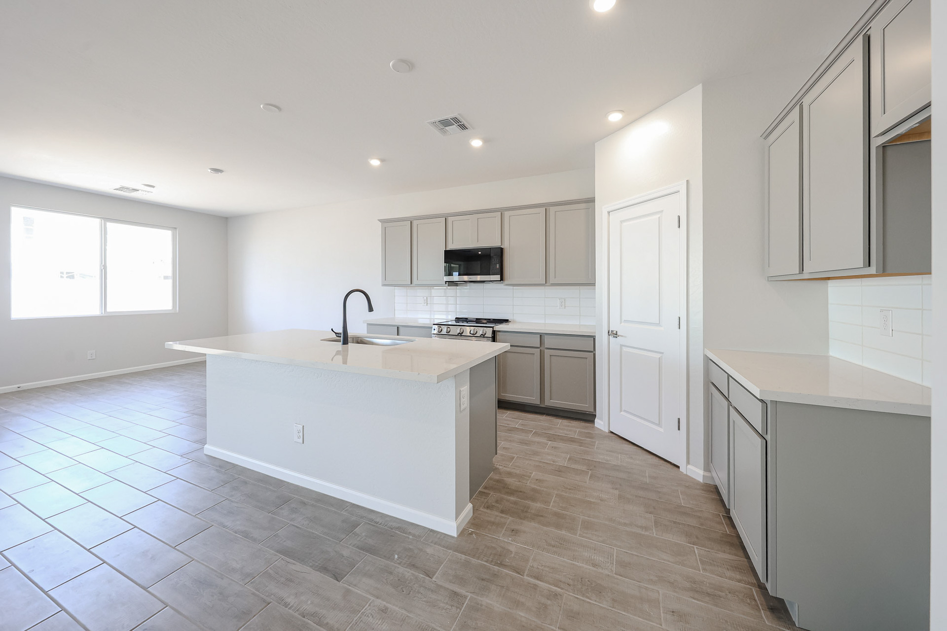 A kitchen with white cabinets.