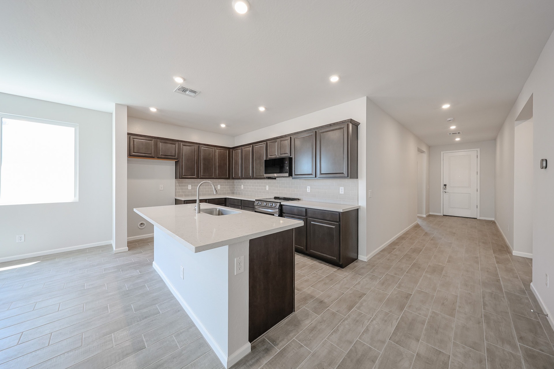 A kitchen with a marble counter top.