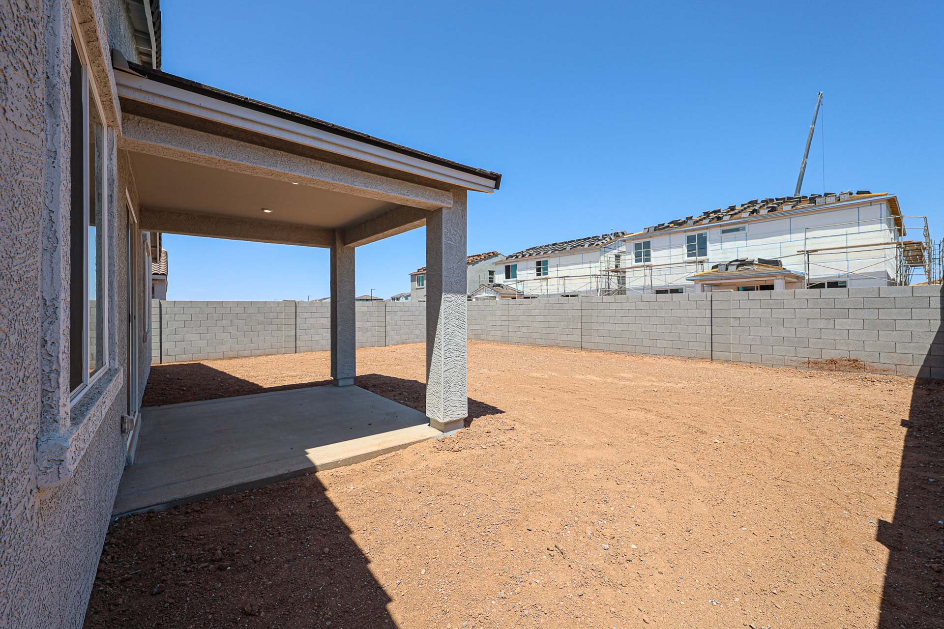 A building with a concrete wall.