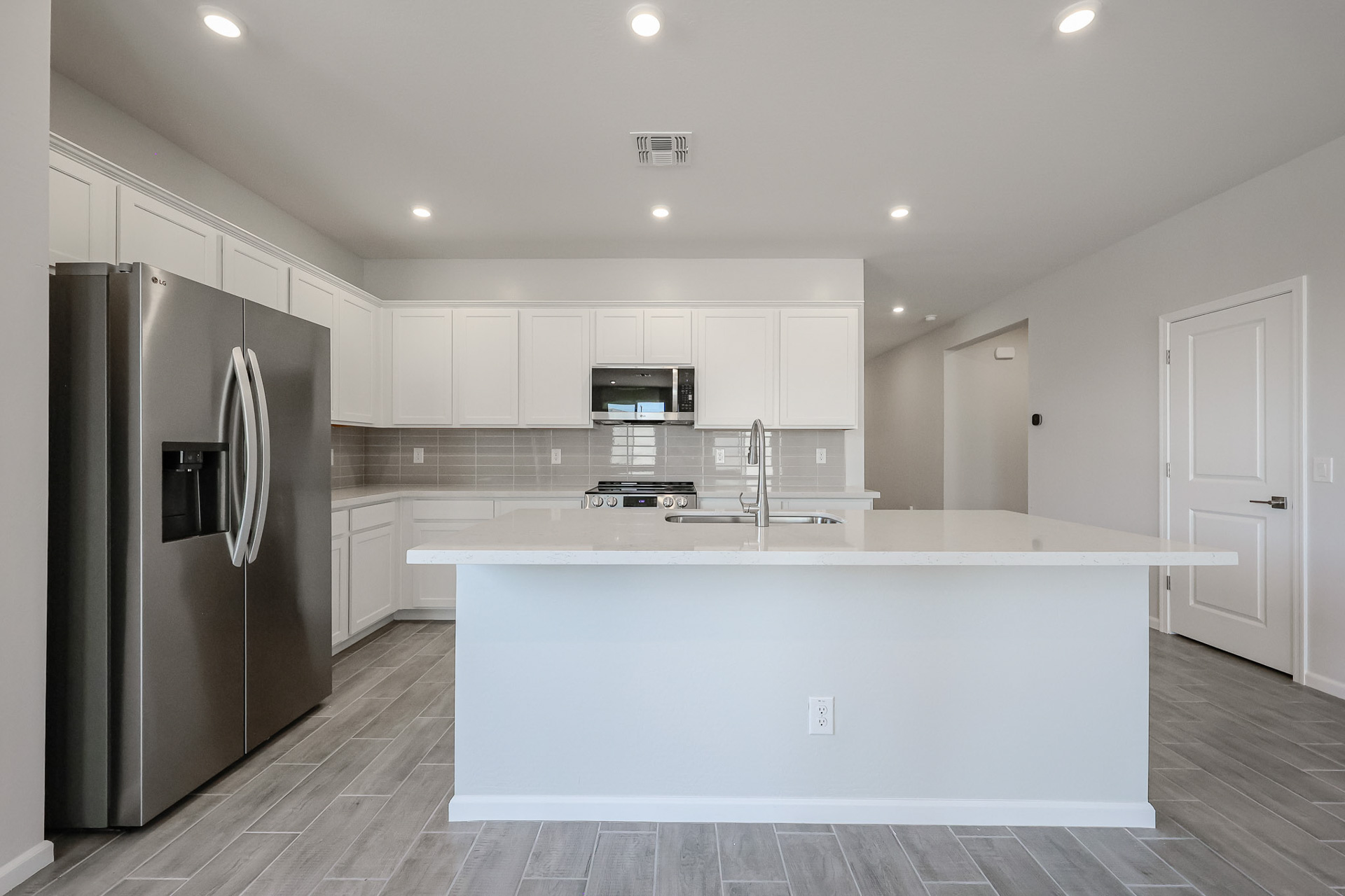 A kitchen with white cabinets.