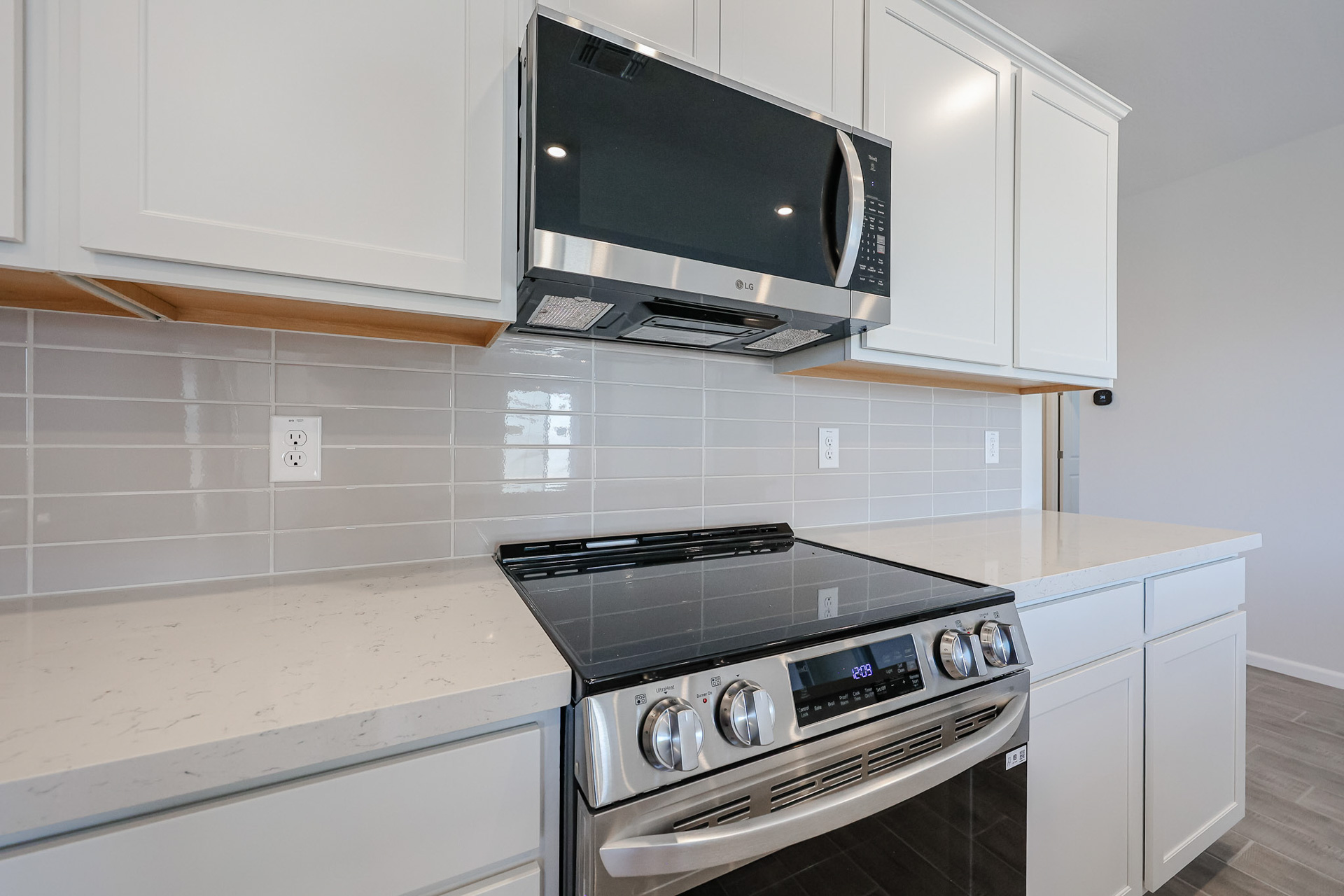 A kitchen with white cabinets.