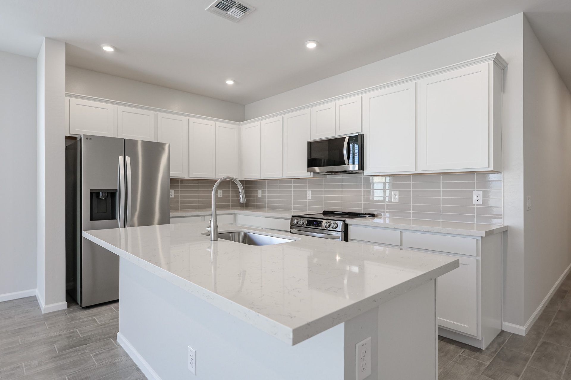 A kitchen with white cabinets.