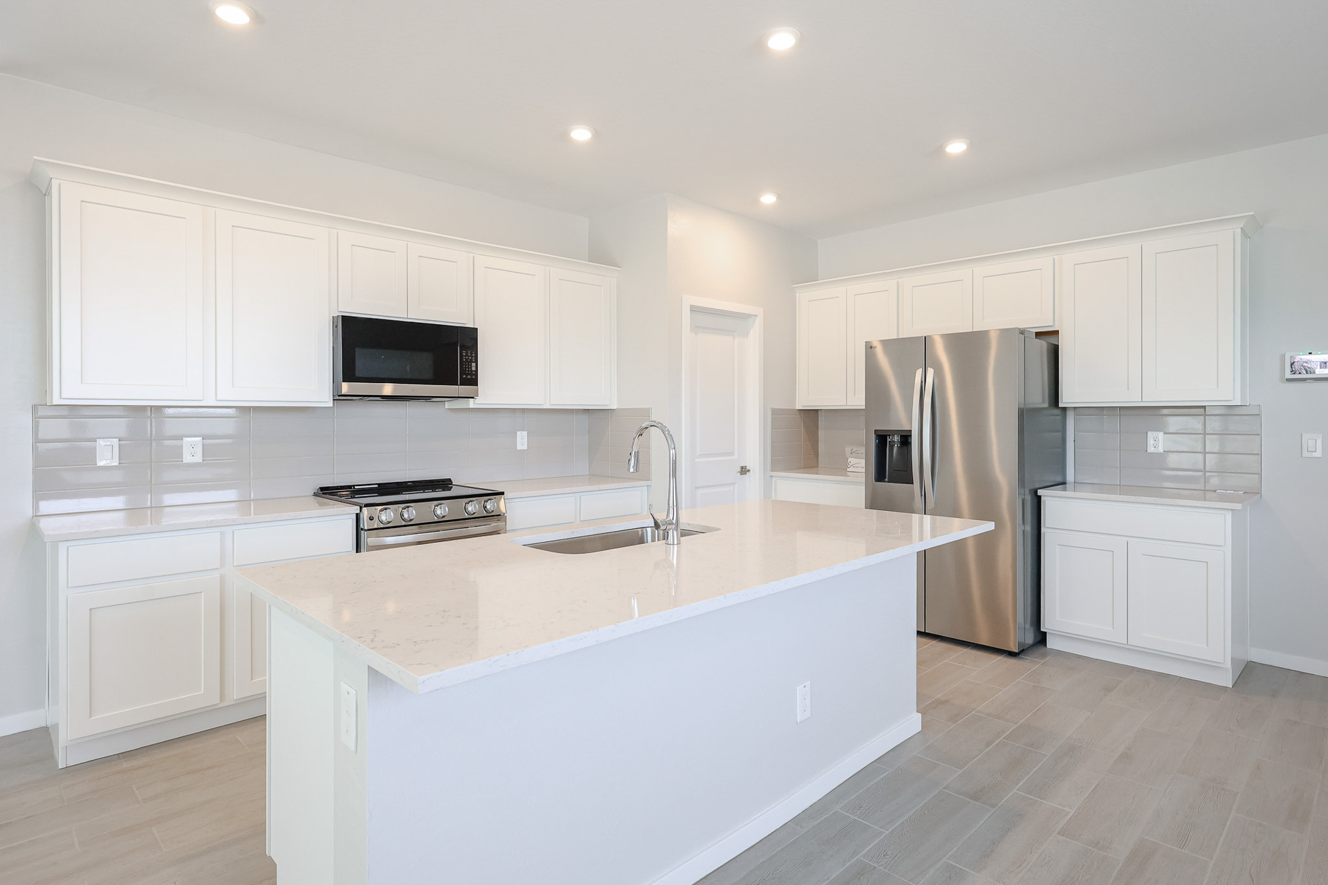 A kitchen with white cabinets.