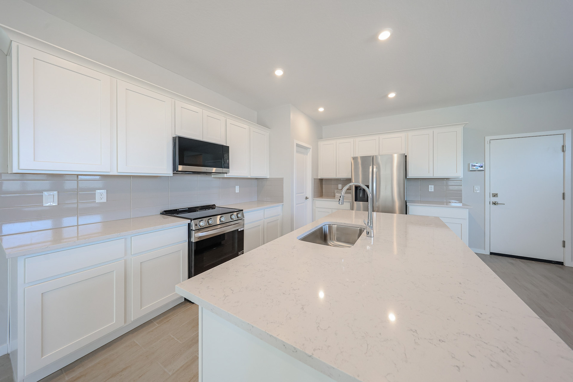 A kitchen with white cabinets.