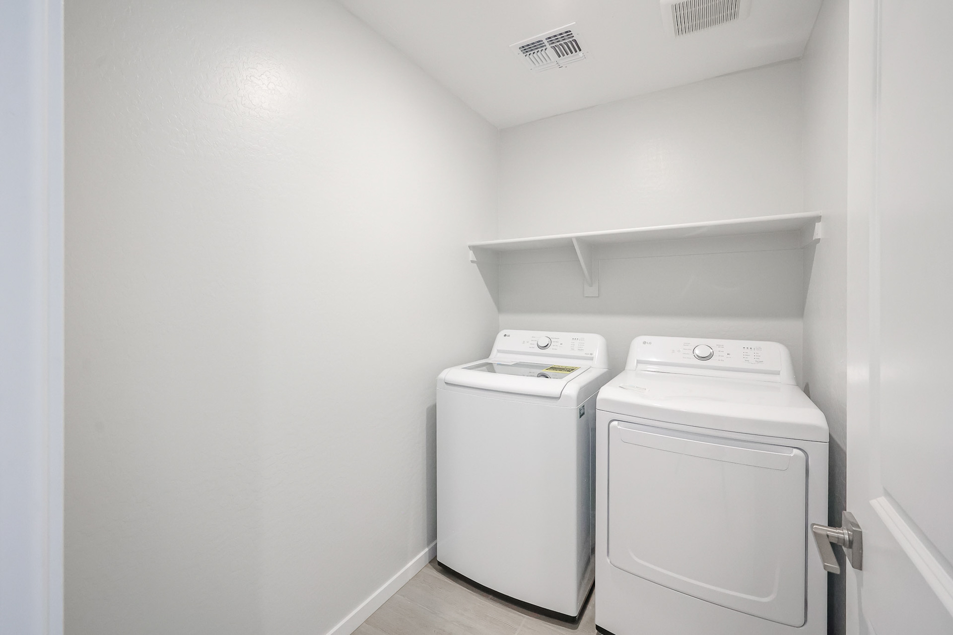 A washing machine in a room.