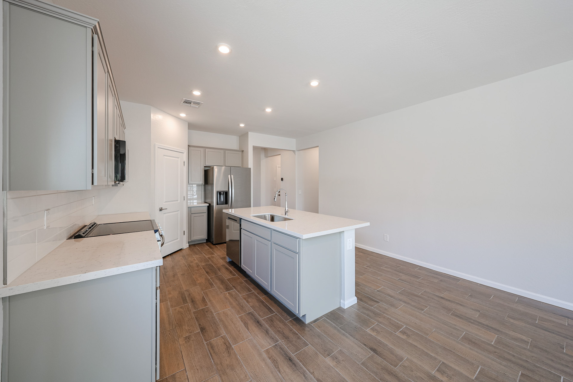 A kitchen with white cabinets.