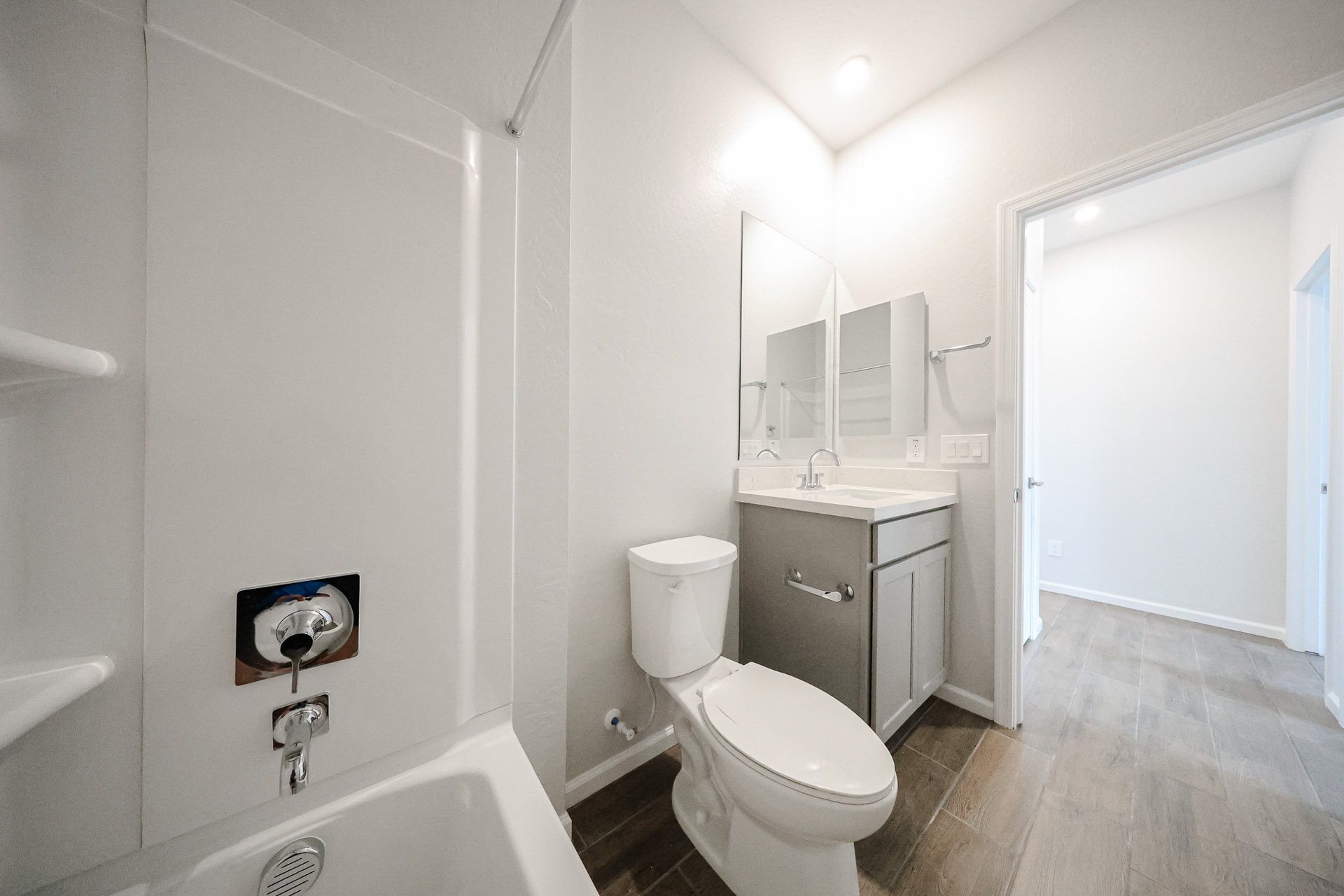 A bathroom with a toilet and bathtub.