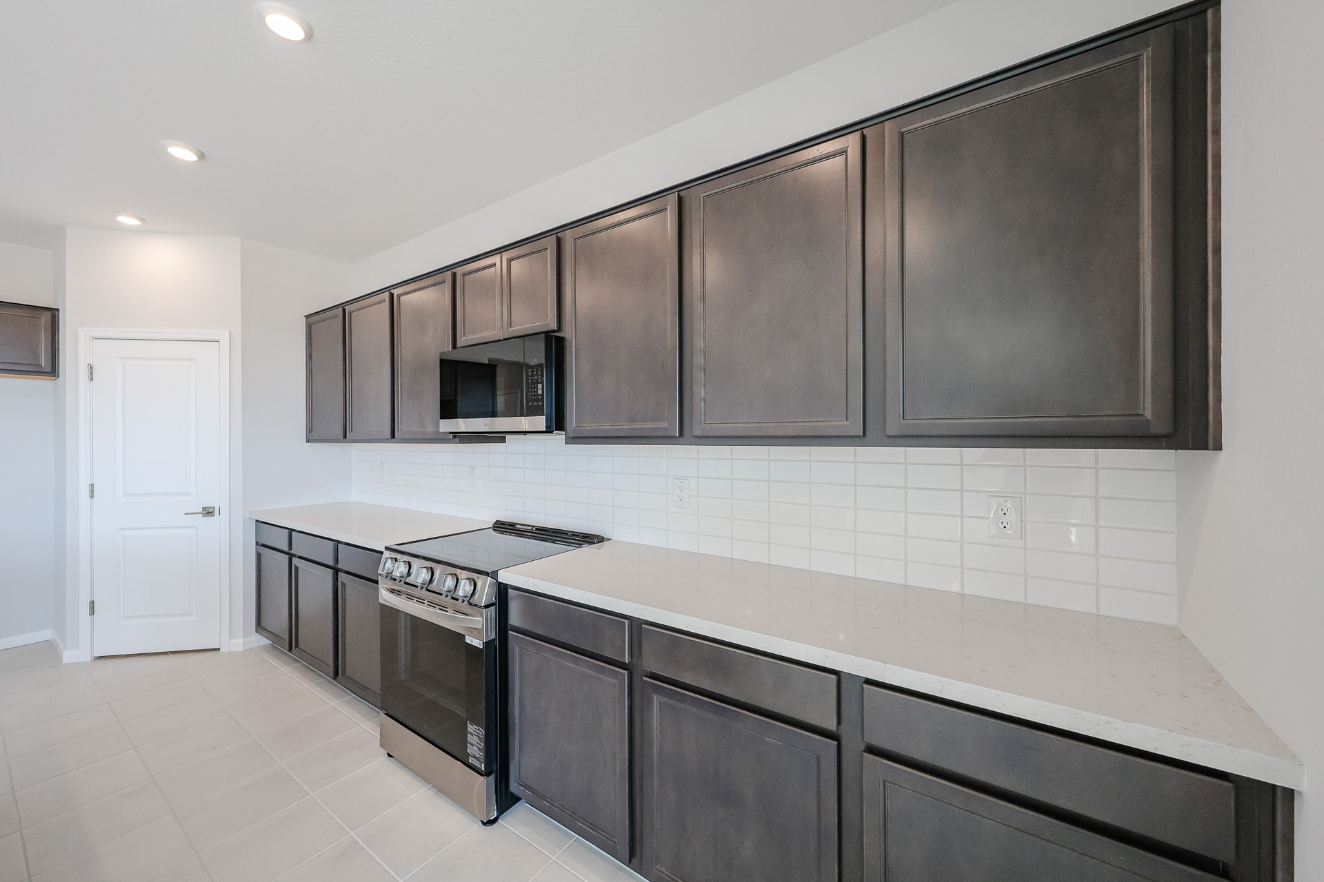A kitchen with black cabinets.