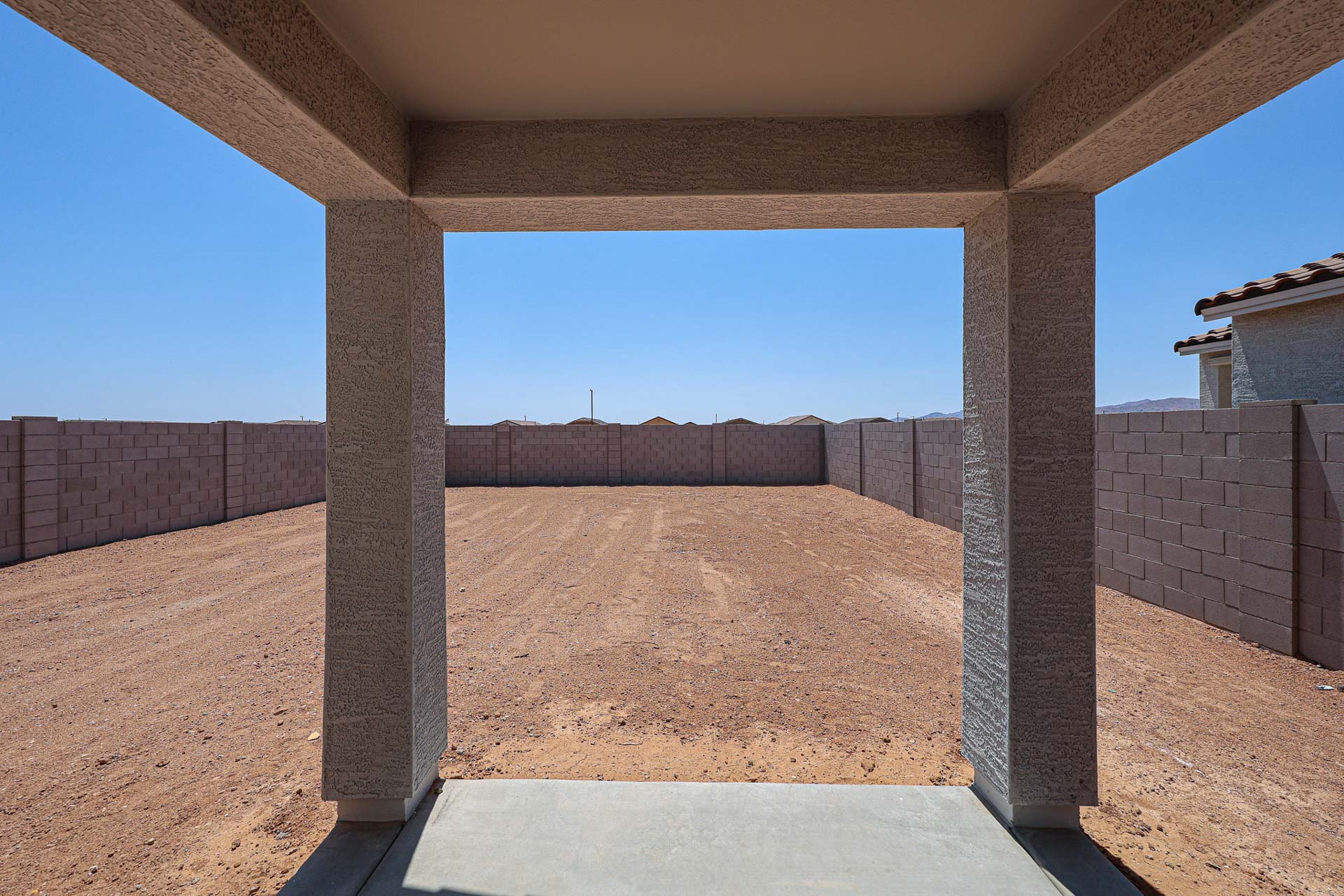 A building with pillars.