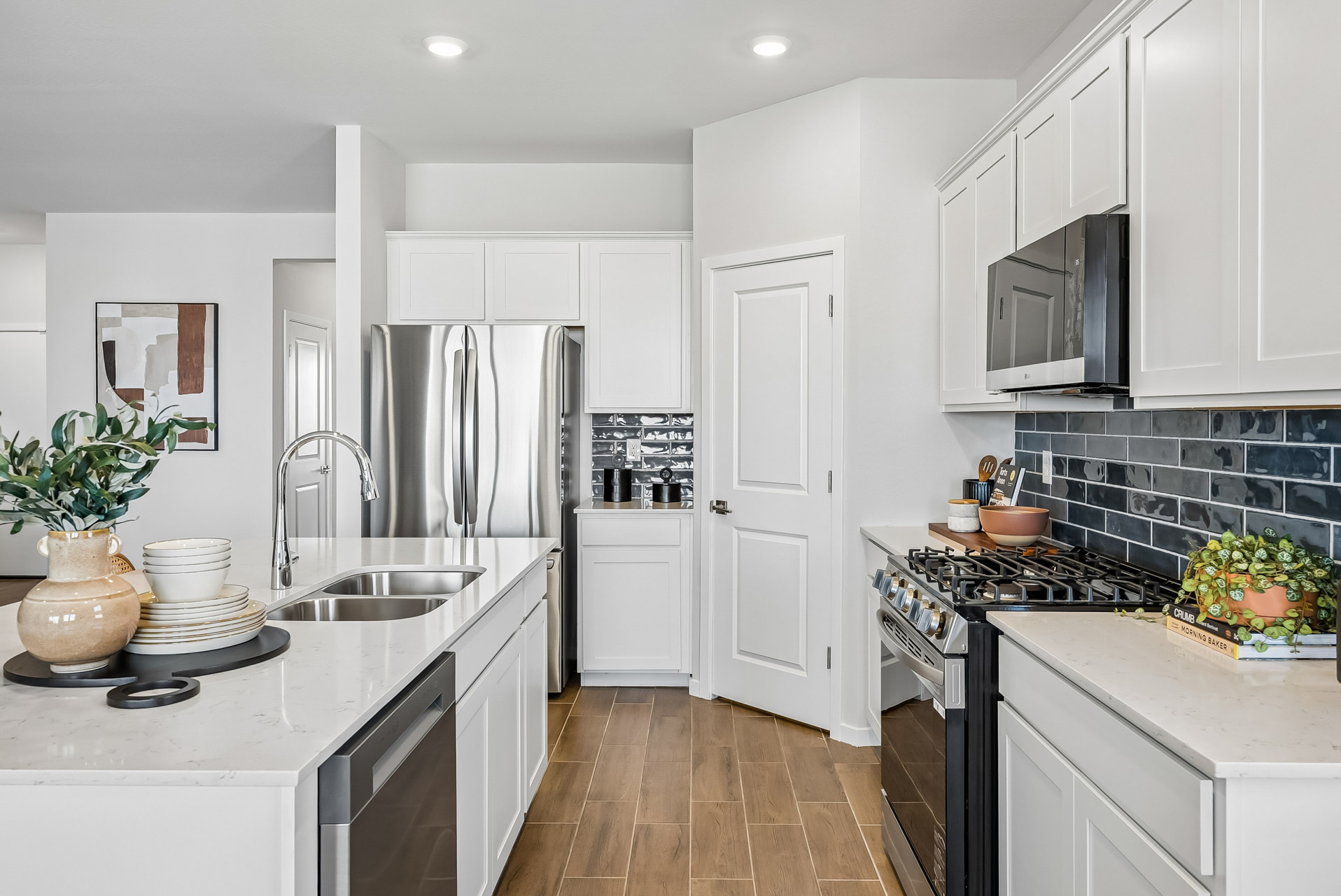 A kitchen with white cabinets.