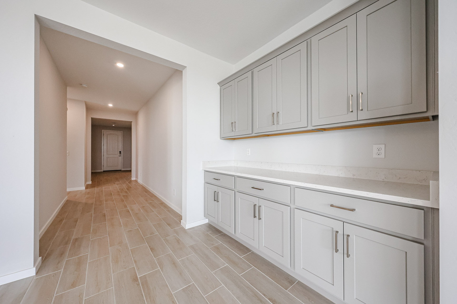 A kitchen with white cabinets.