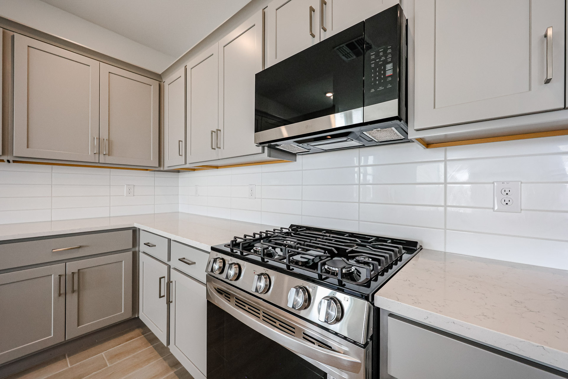 A kitchen with white cabinets.