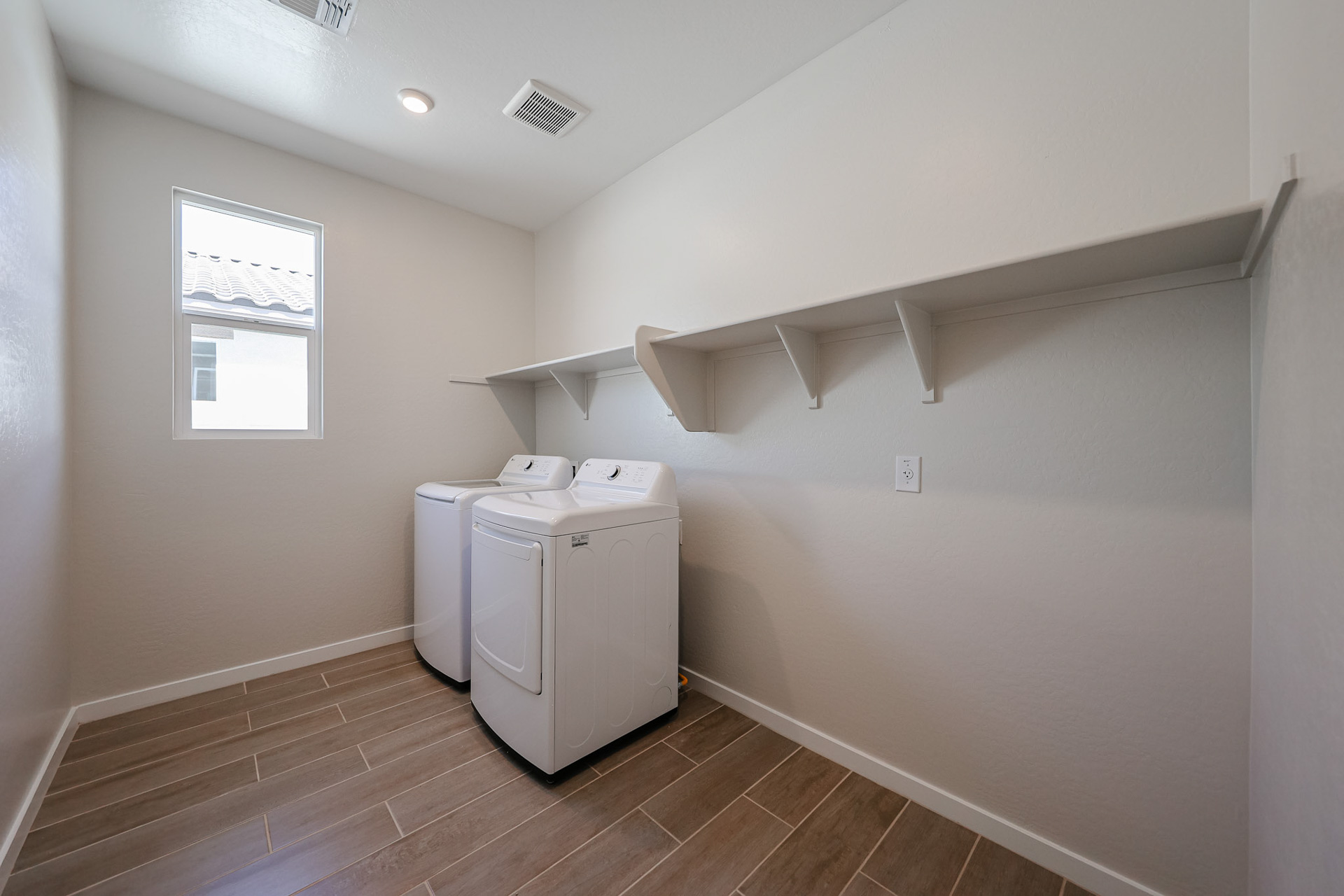 A room with a white machine.
