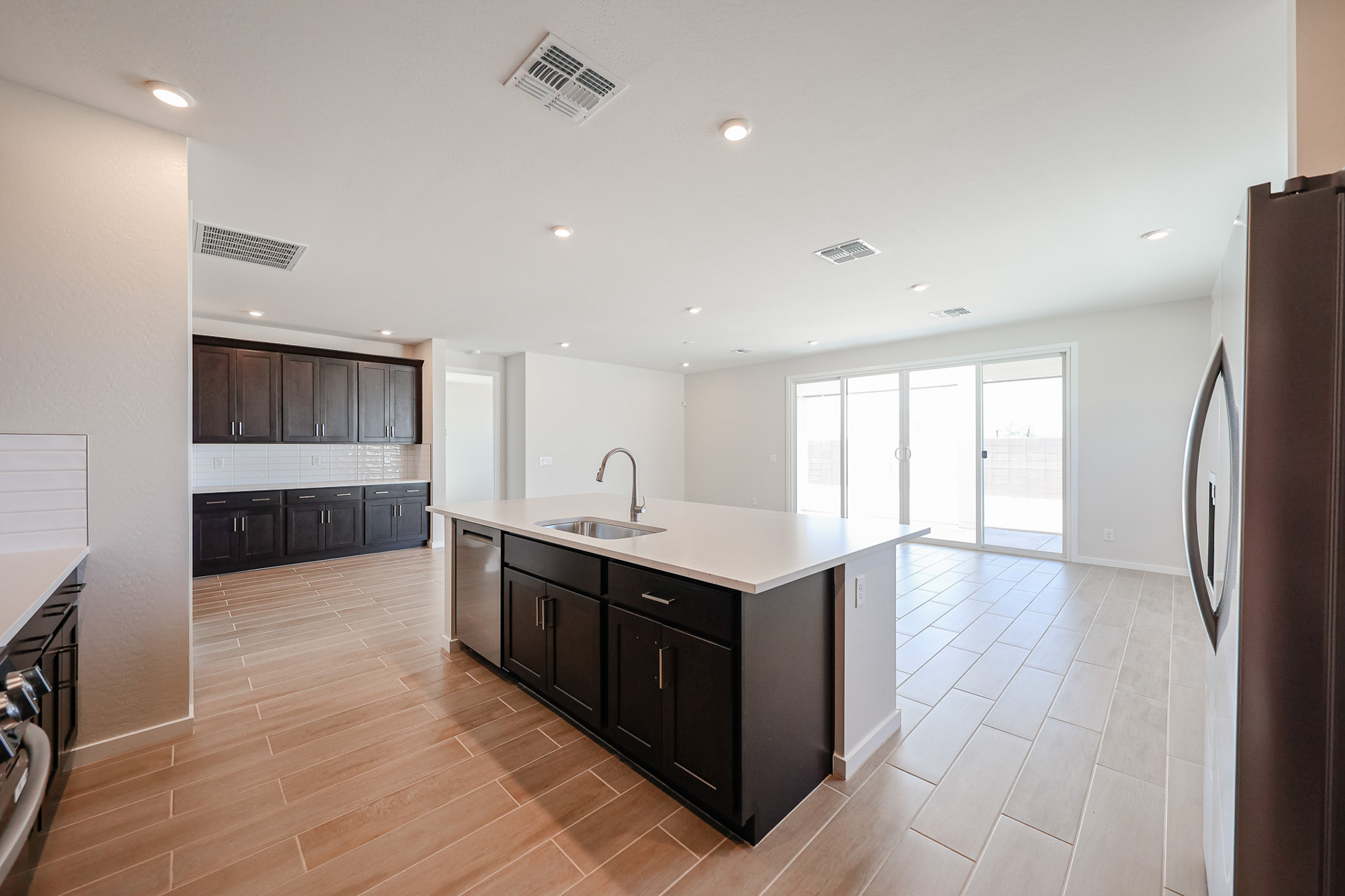 A kitchen with black cabinets.