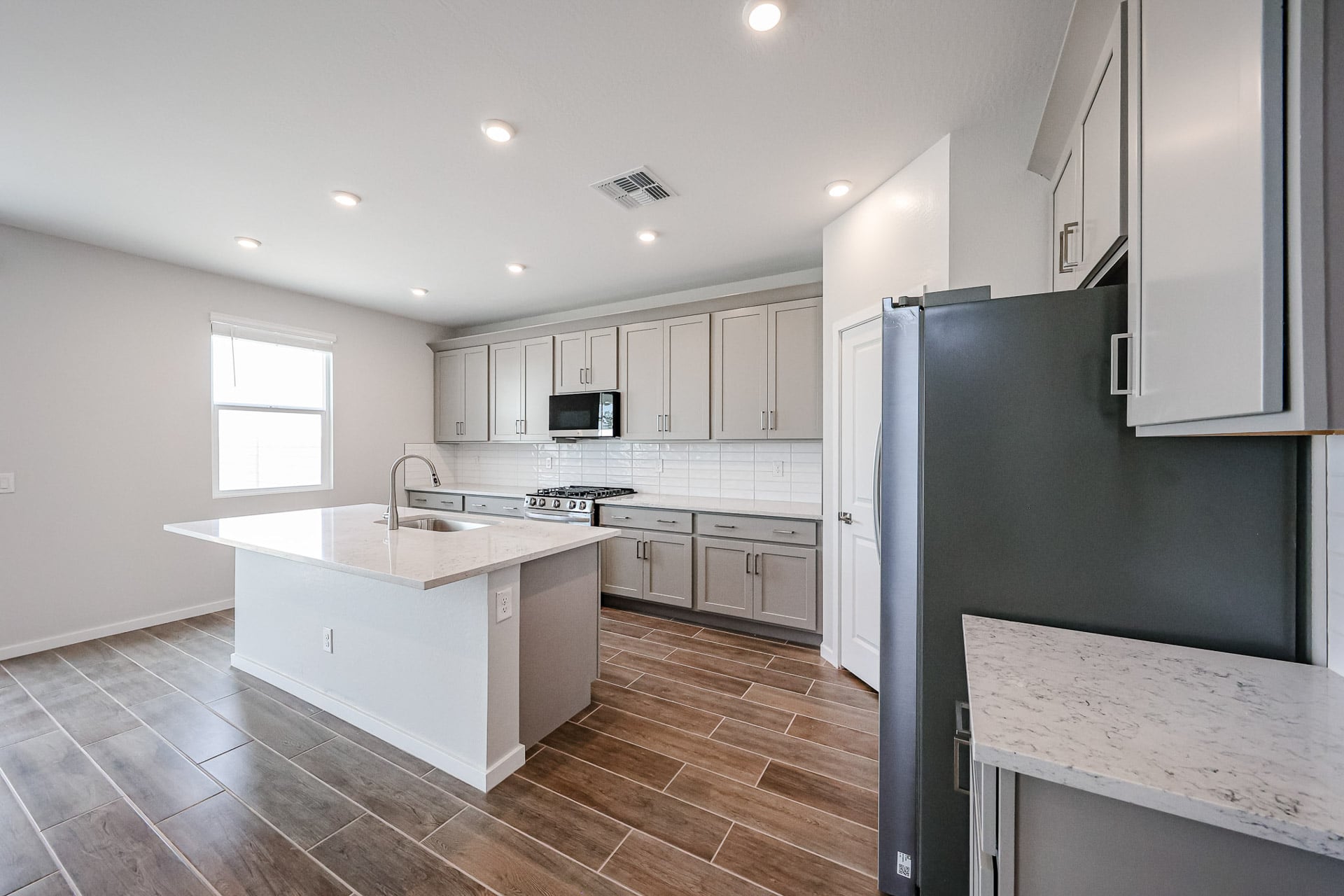 A kitchen with white cabinets.
