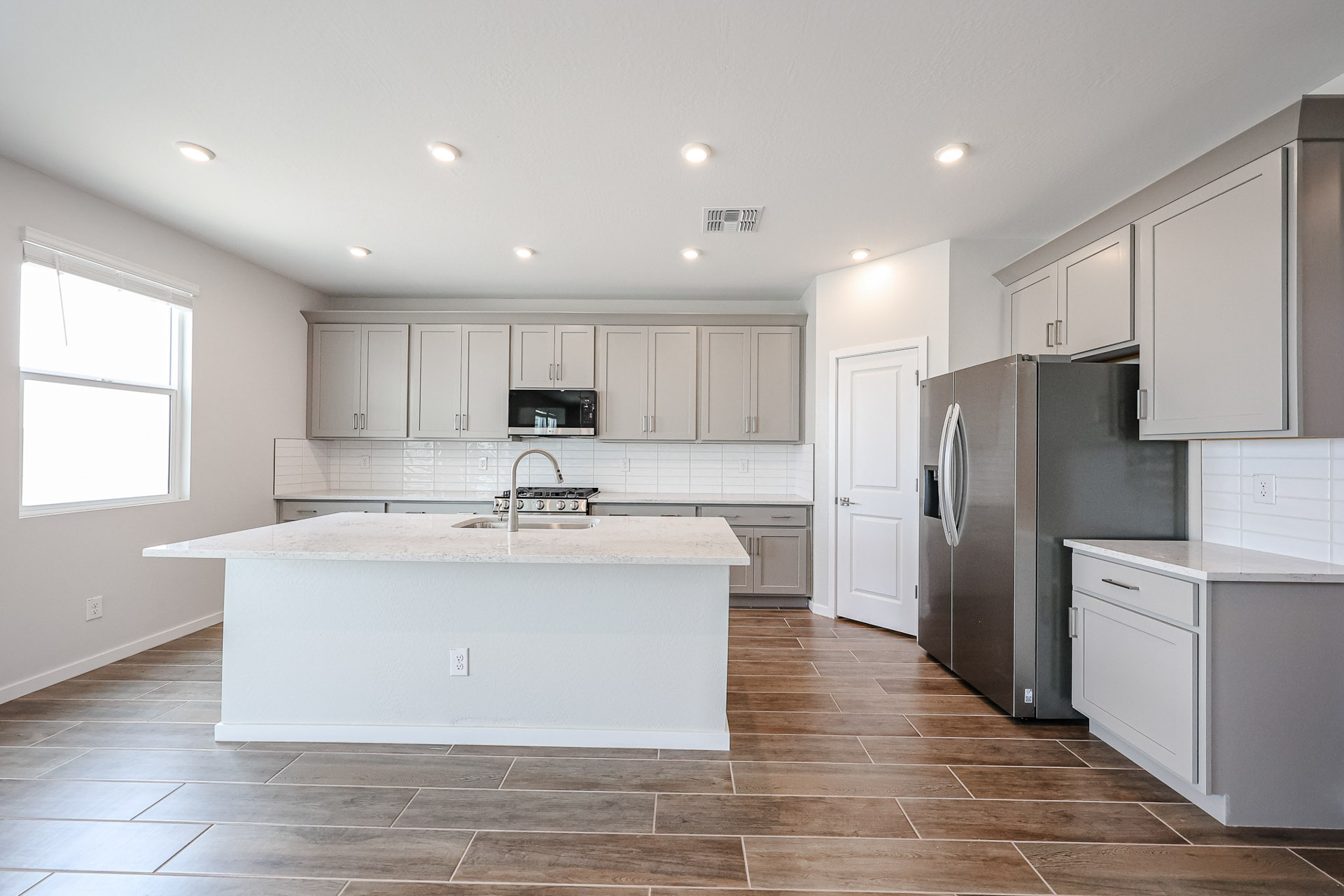 A kitchen with white cabinets.