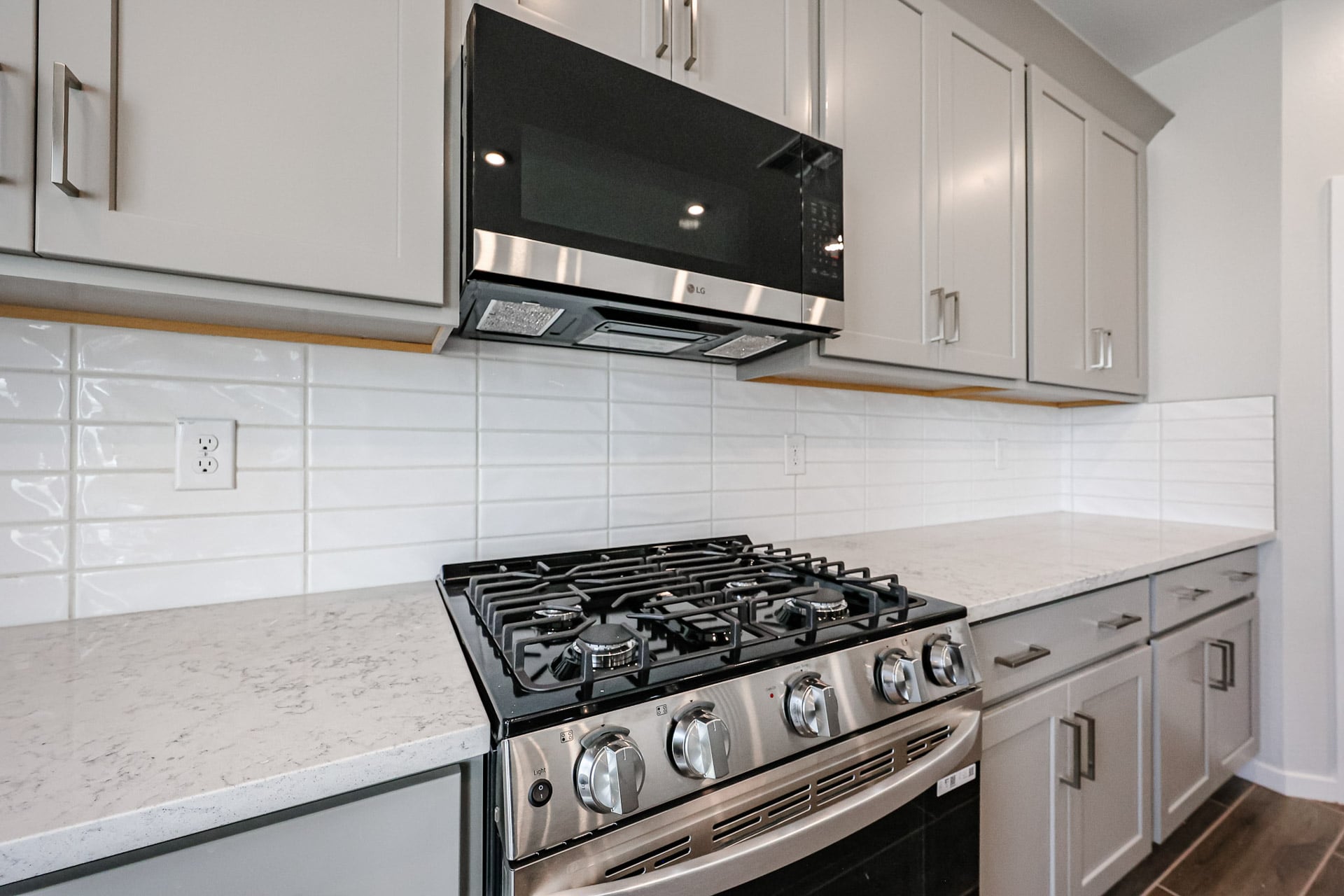 A kitchen with white cabinets.