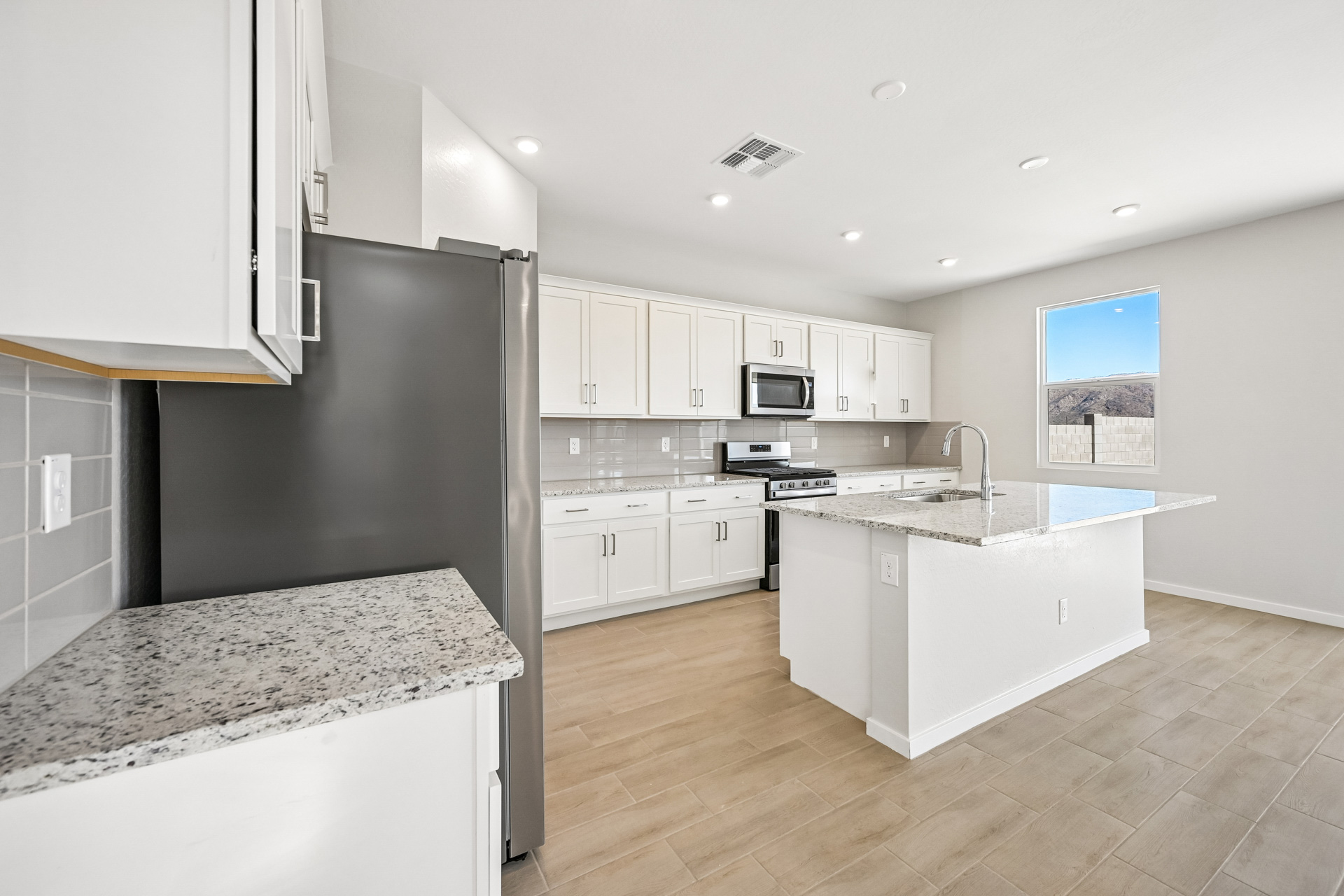 A kitchen with white cabinets.