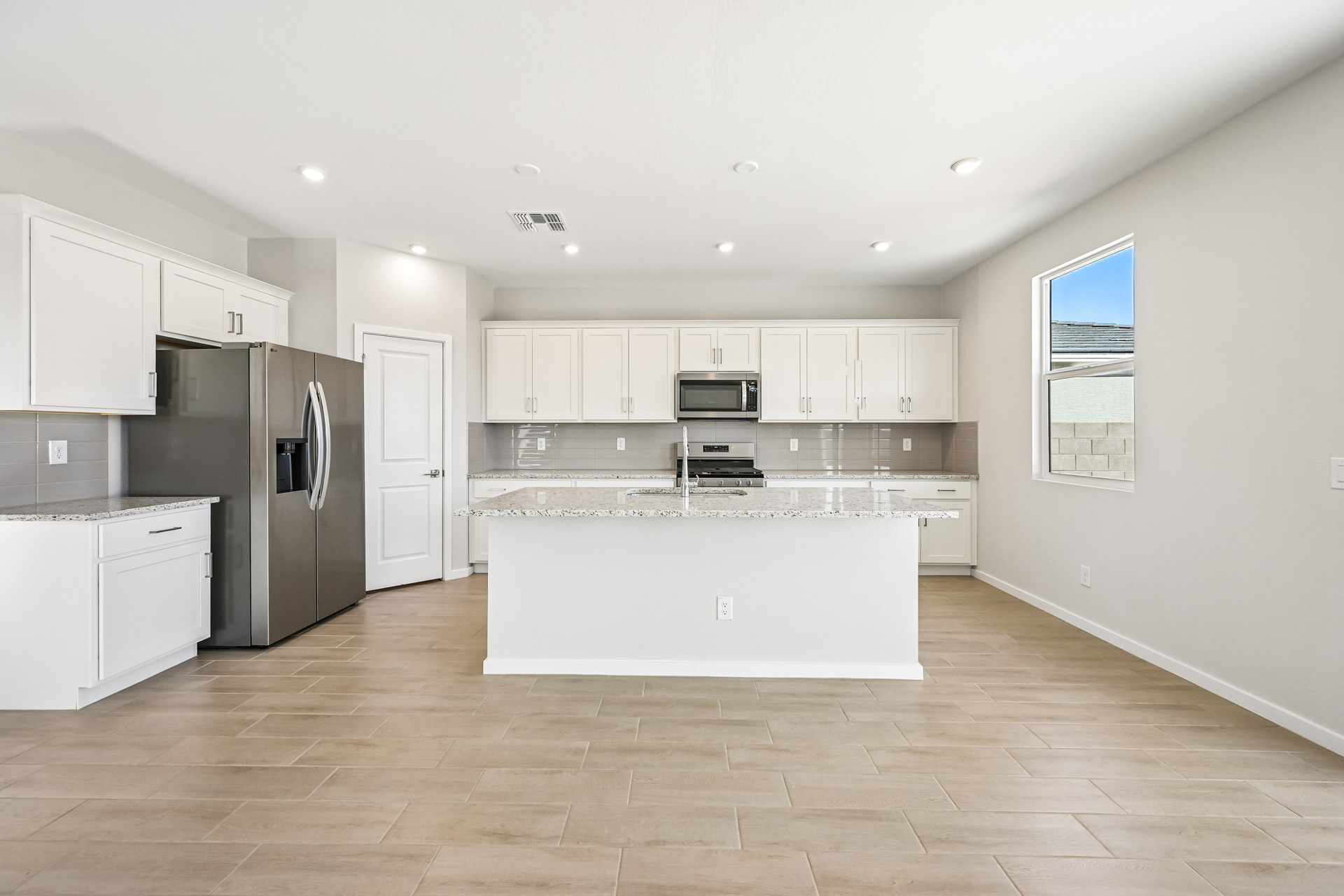 A kitchen with white cabinets.