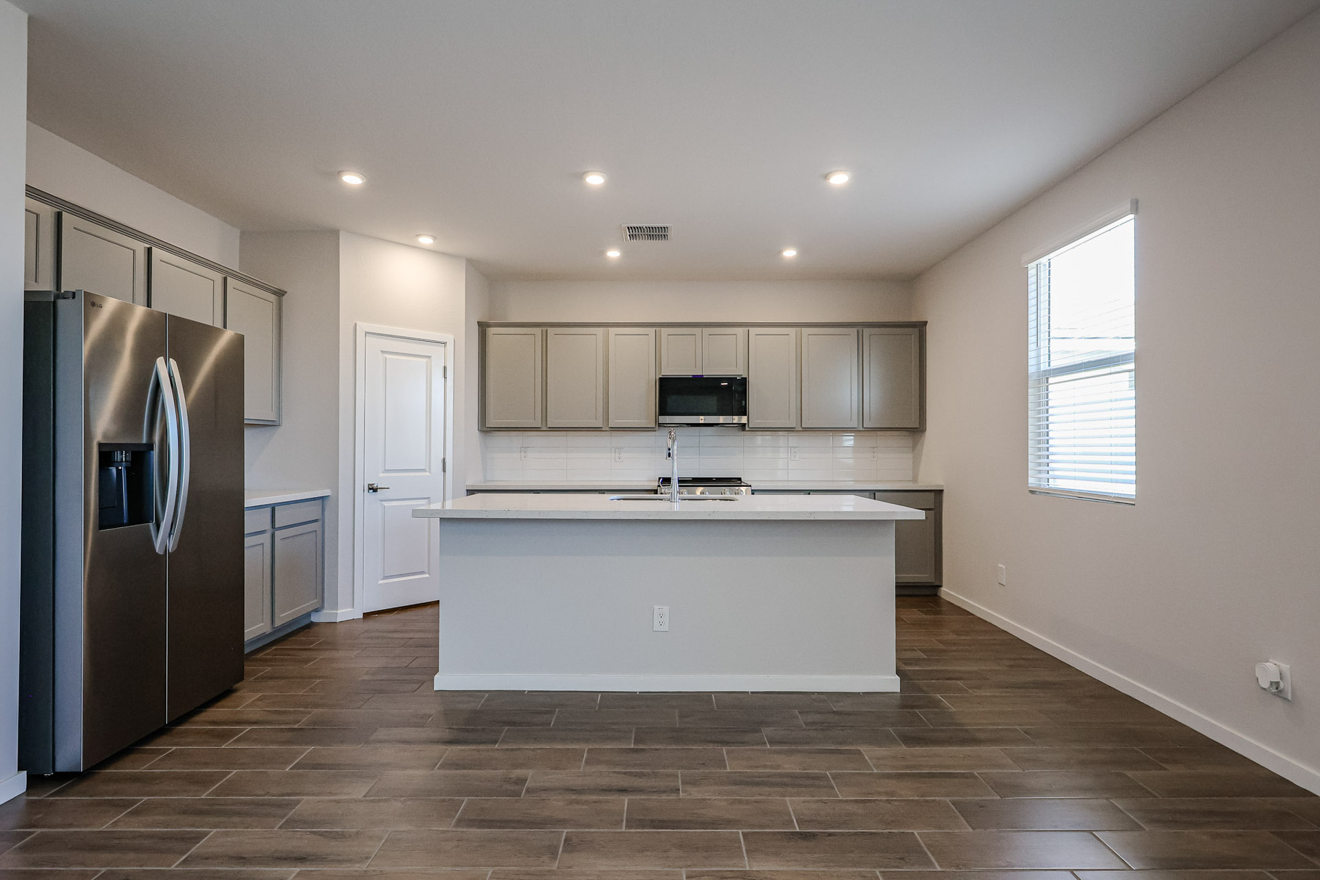 A kitchen with white cabinets.