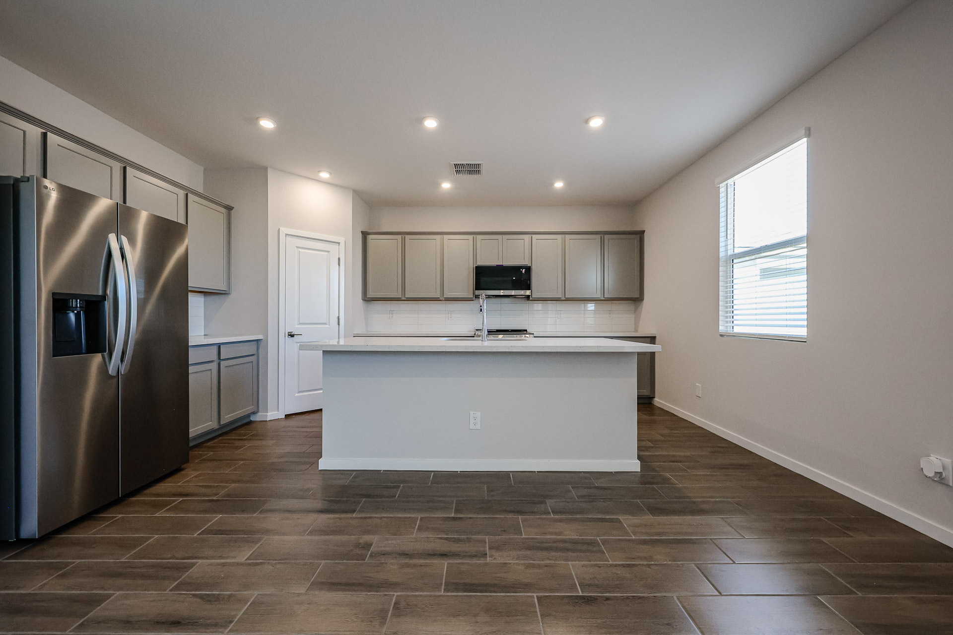 A kitchen with white cabinets.