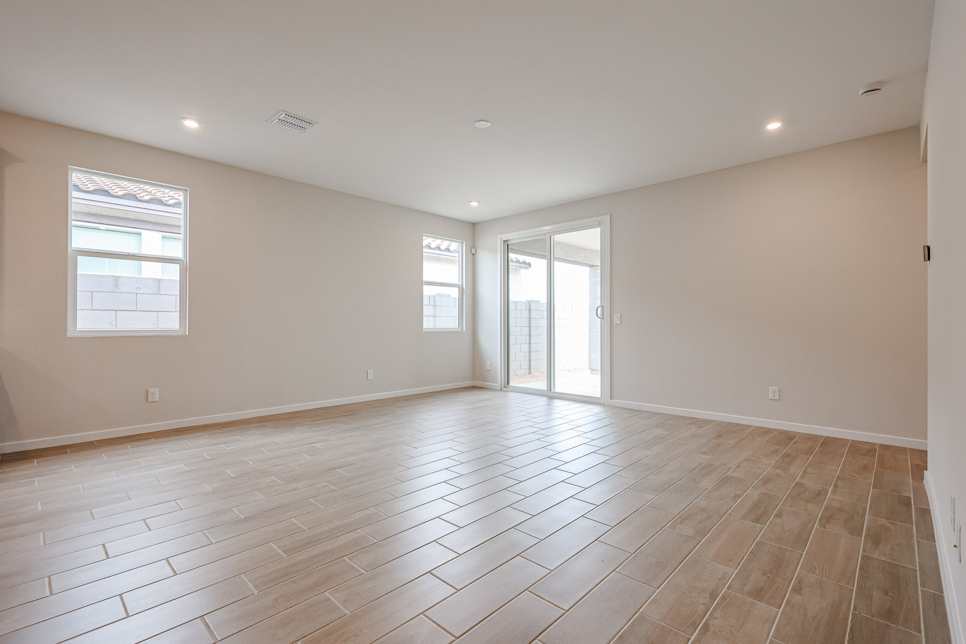 A room with a wood floor and windows.