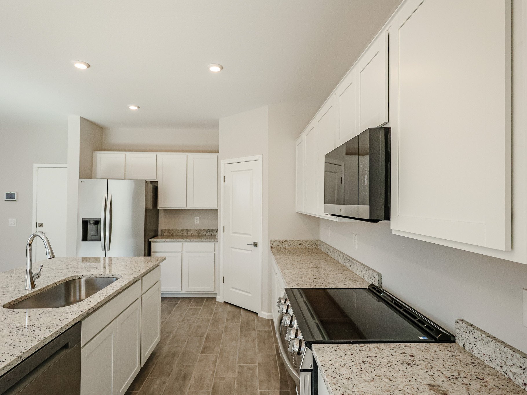 A kitchen with white cabinets.