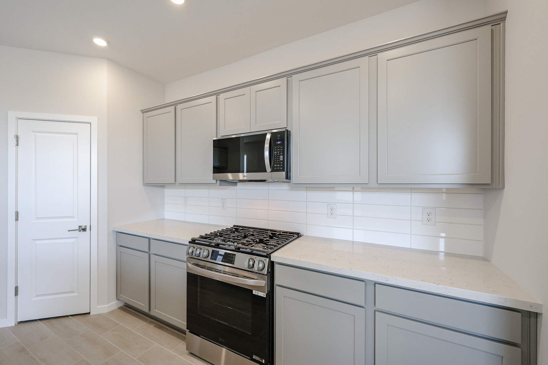 A kitchen with white cabinets.