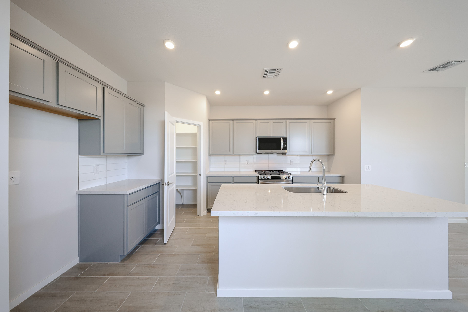 A kitchen with white cabinets.
