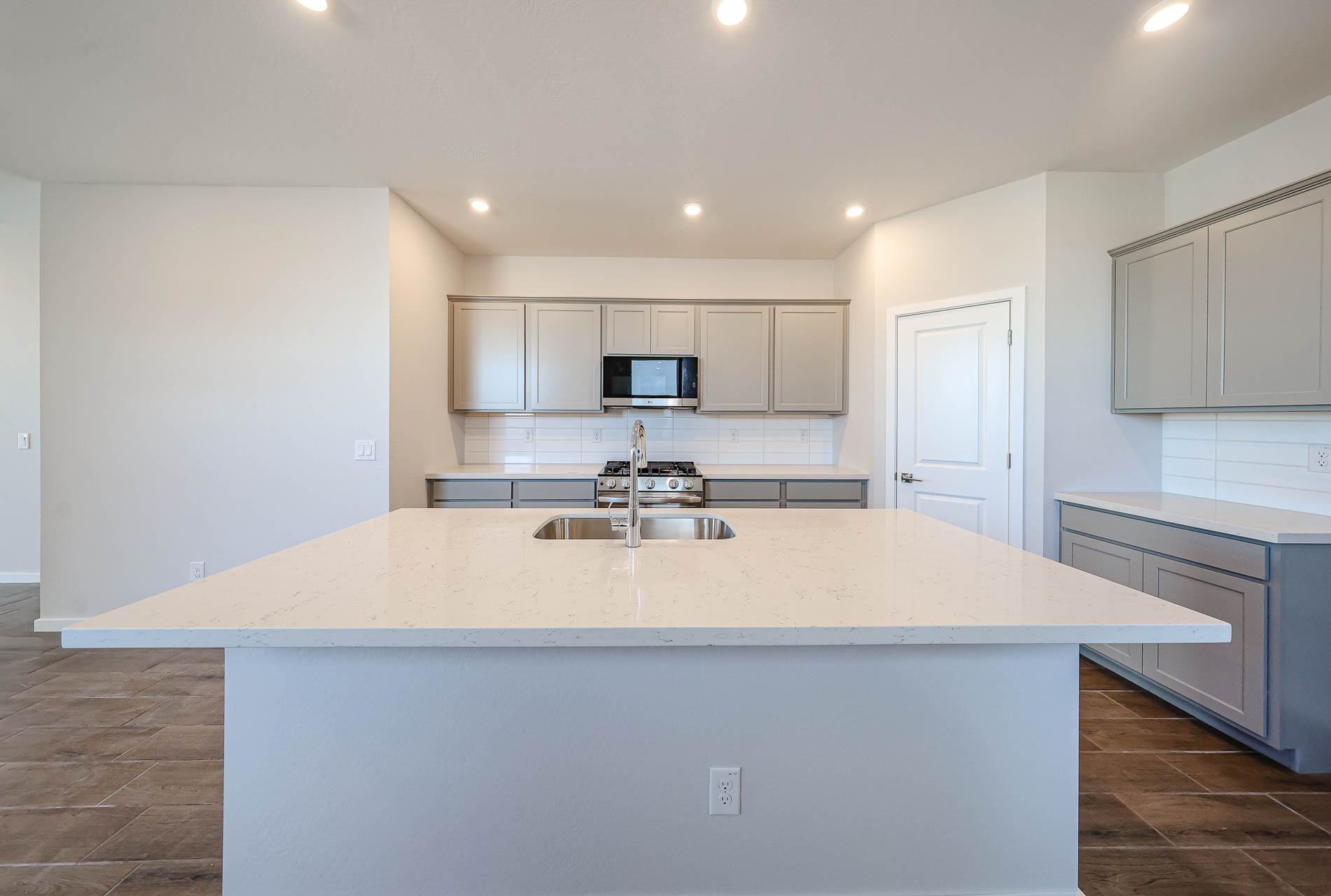 A kitchen with white cabinets.