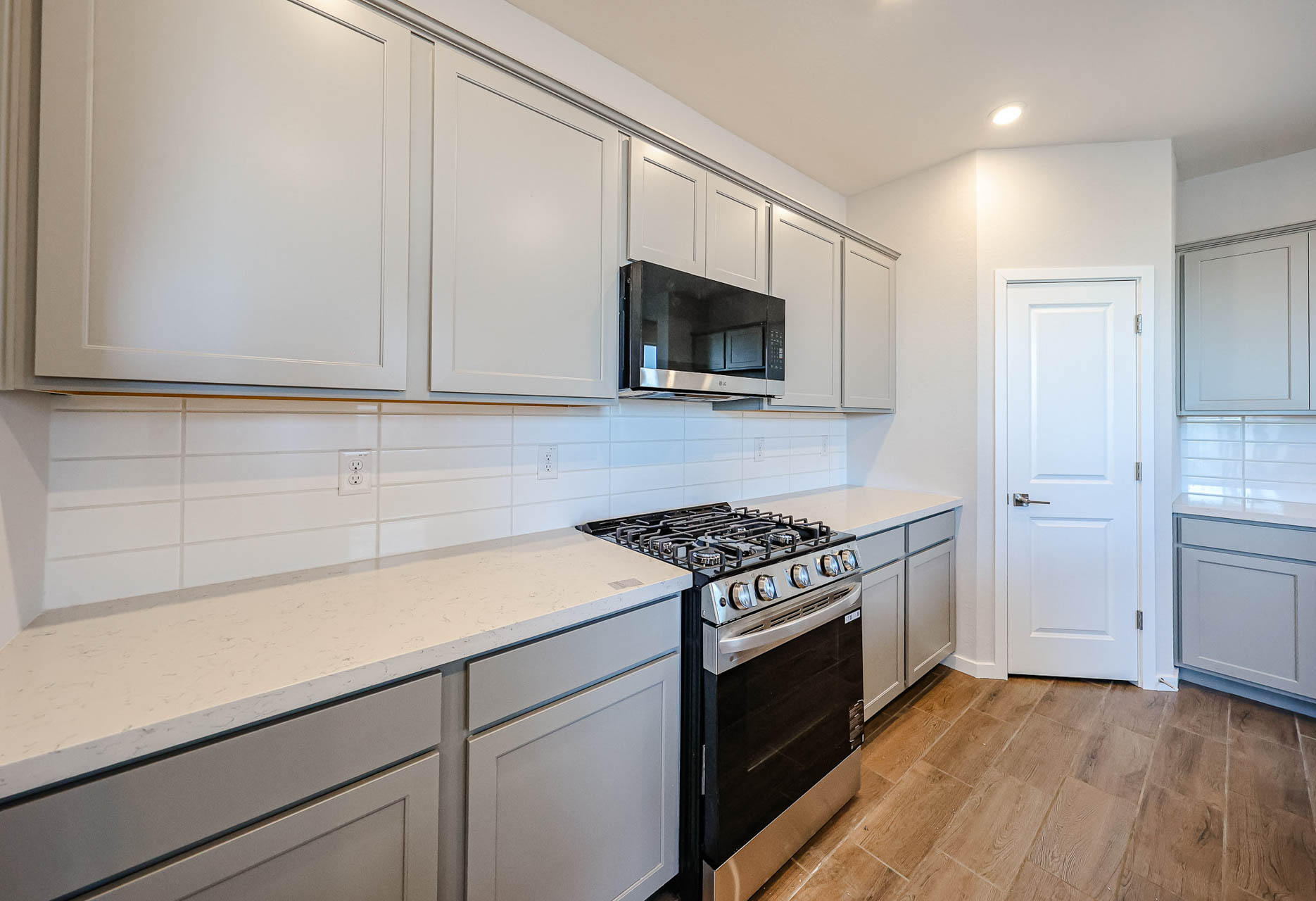 A kitchen with white cabinets.
