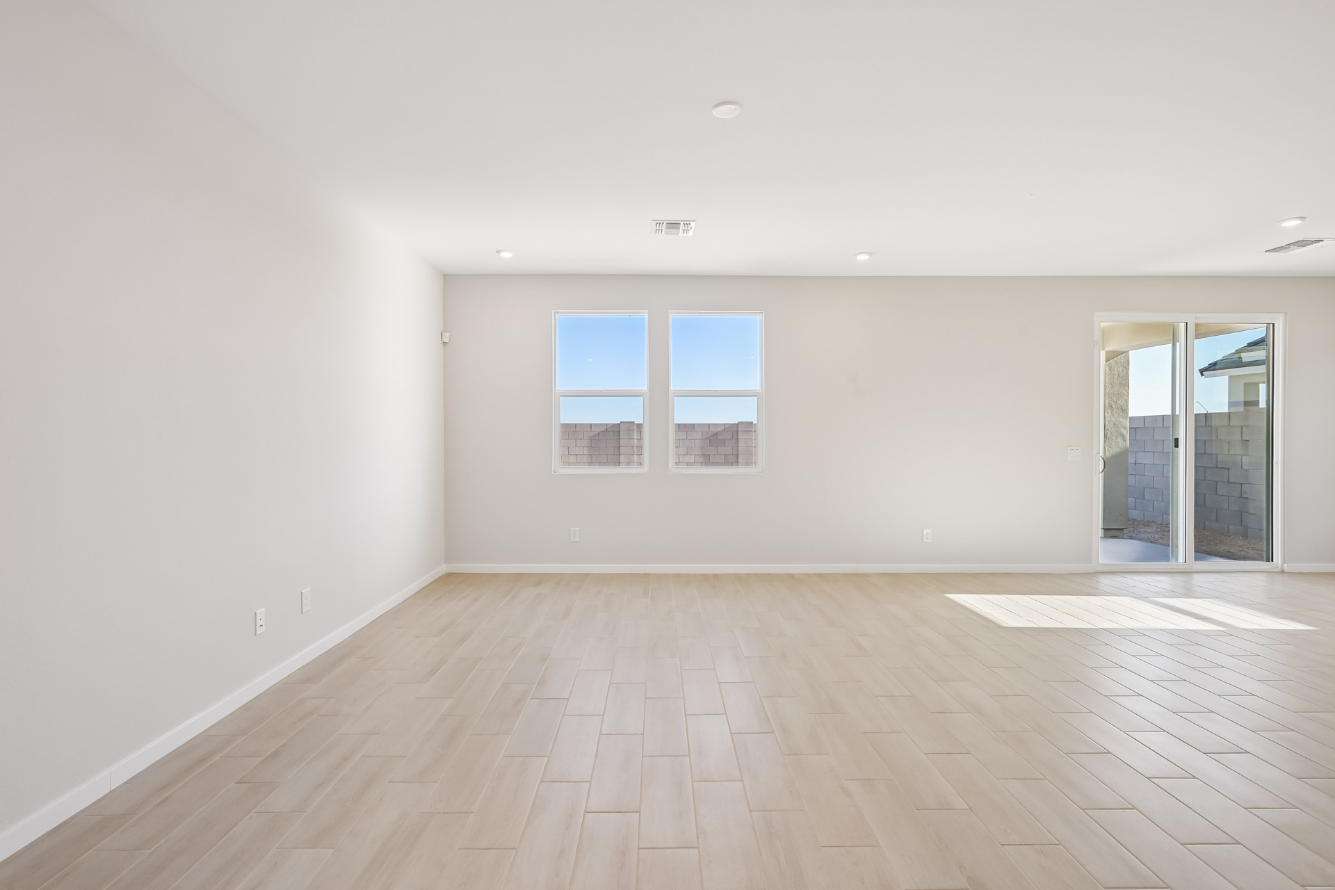 A room with a wood floor and windows.