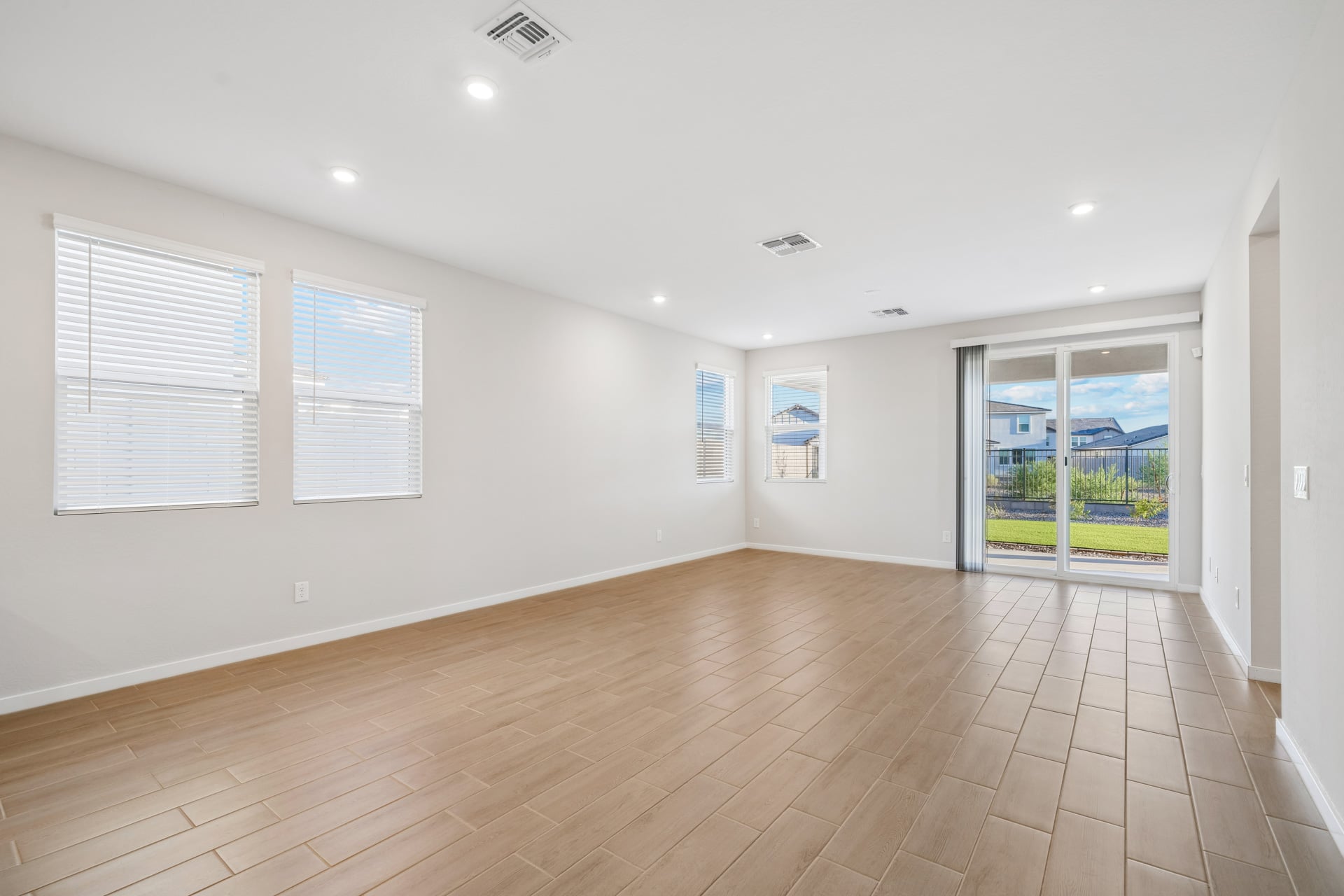 A room with a wood floor and windows.