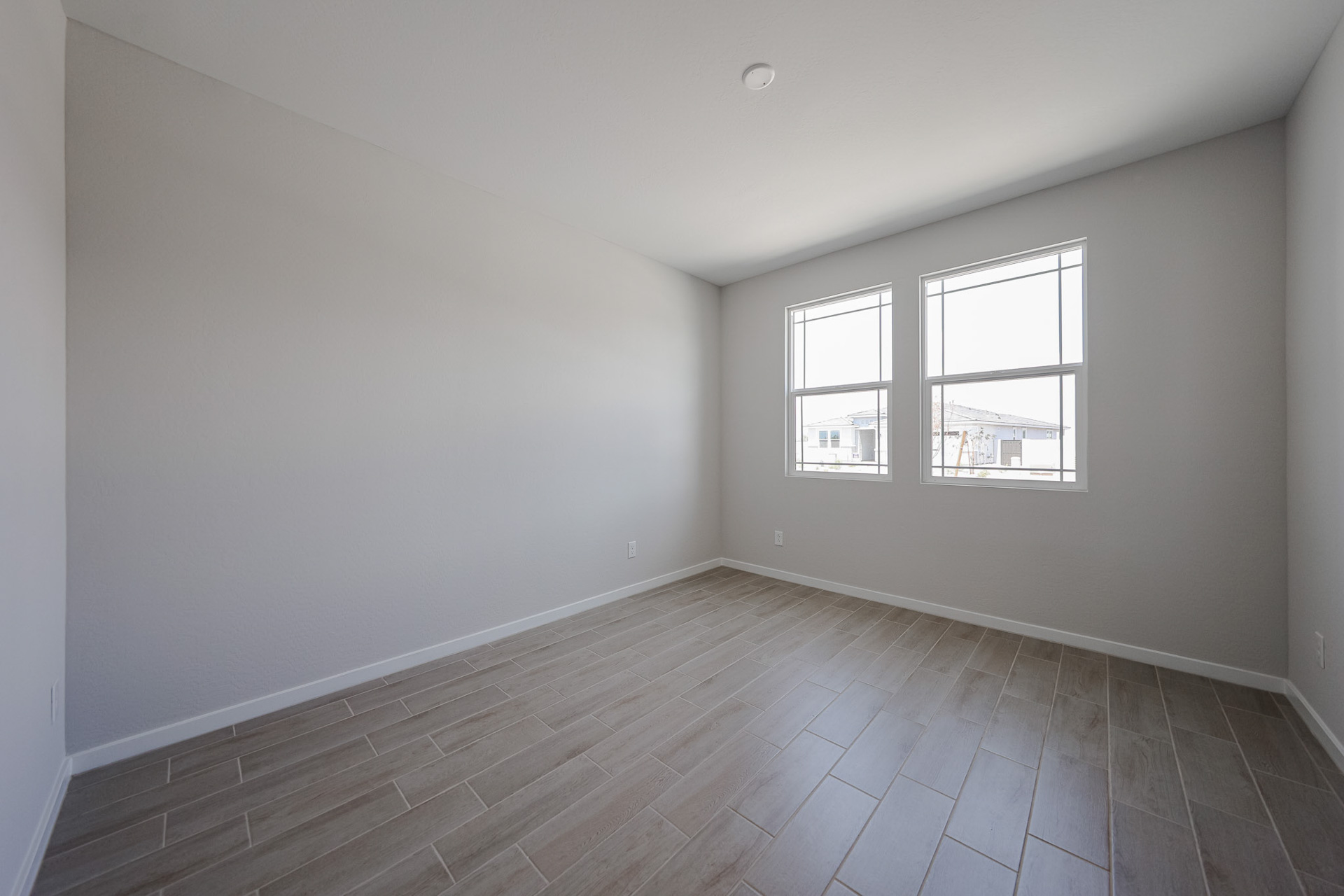 A room with windows.