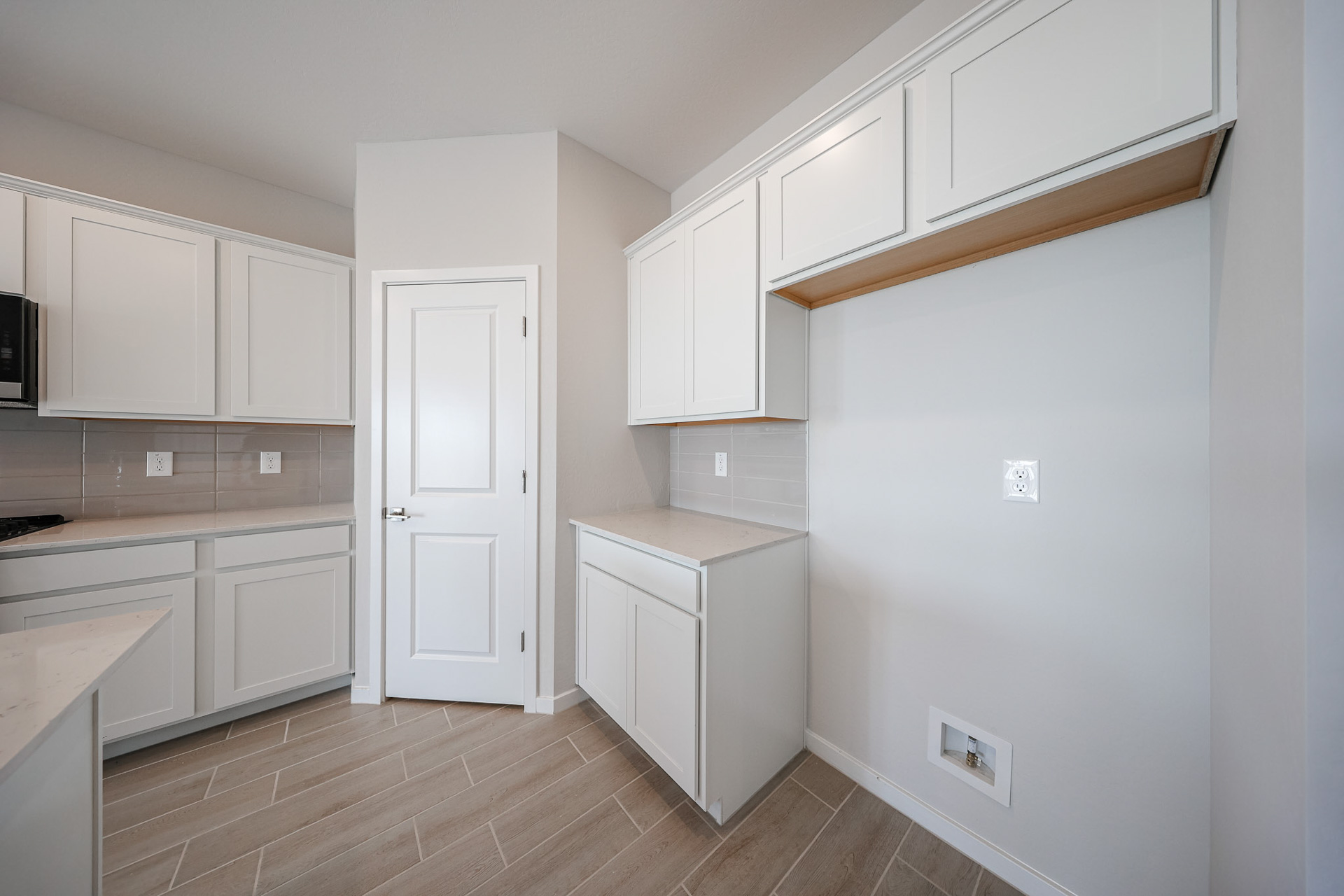 A kitchen with white cabinets.