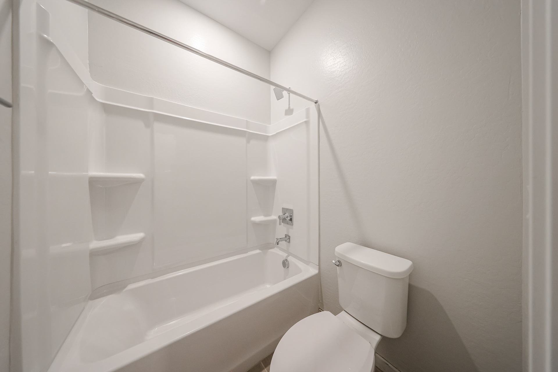 A bathroom with a toilet and bathtub.