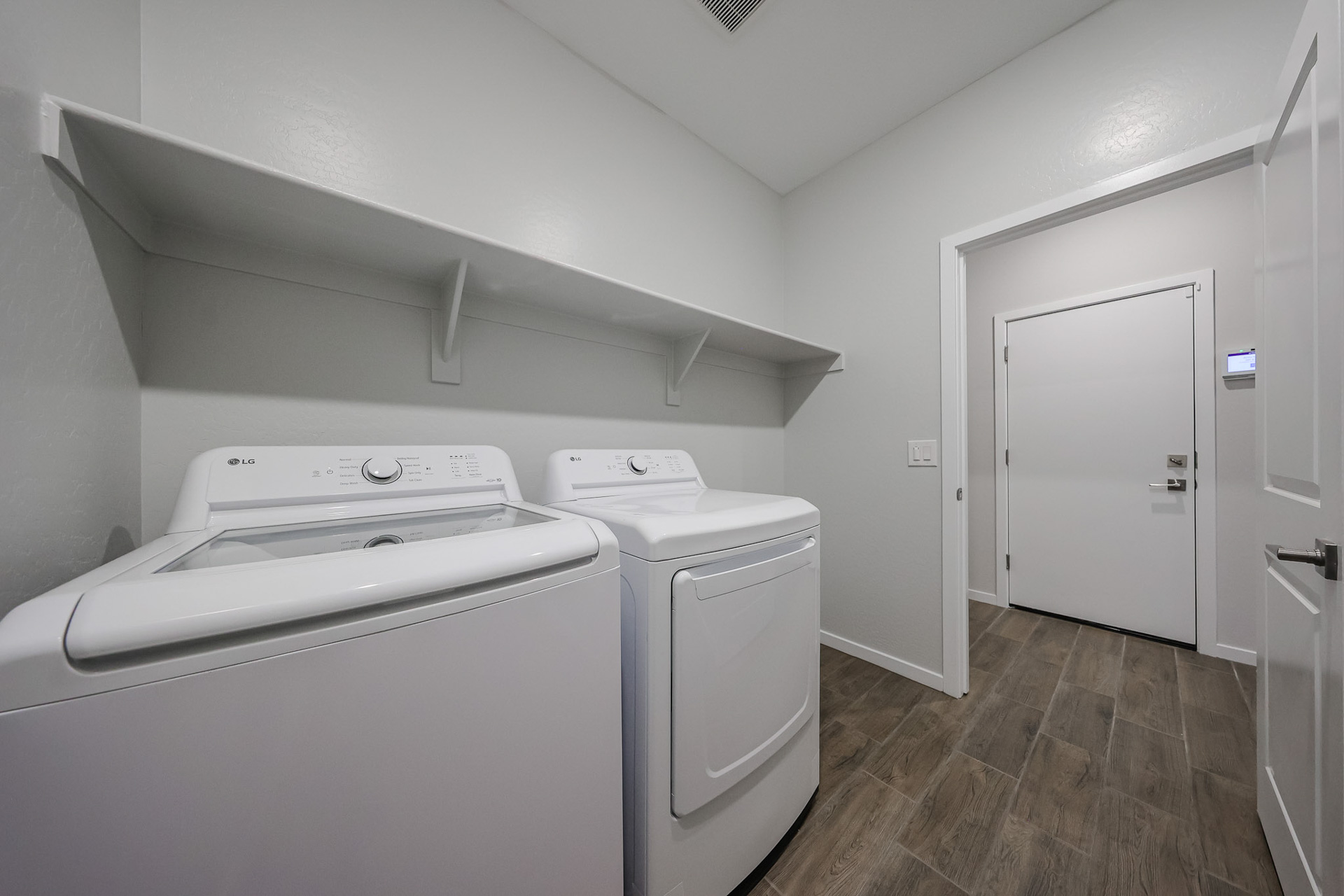A laundry room with washer and dryer.