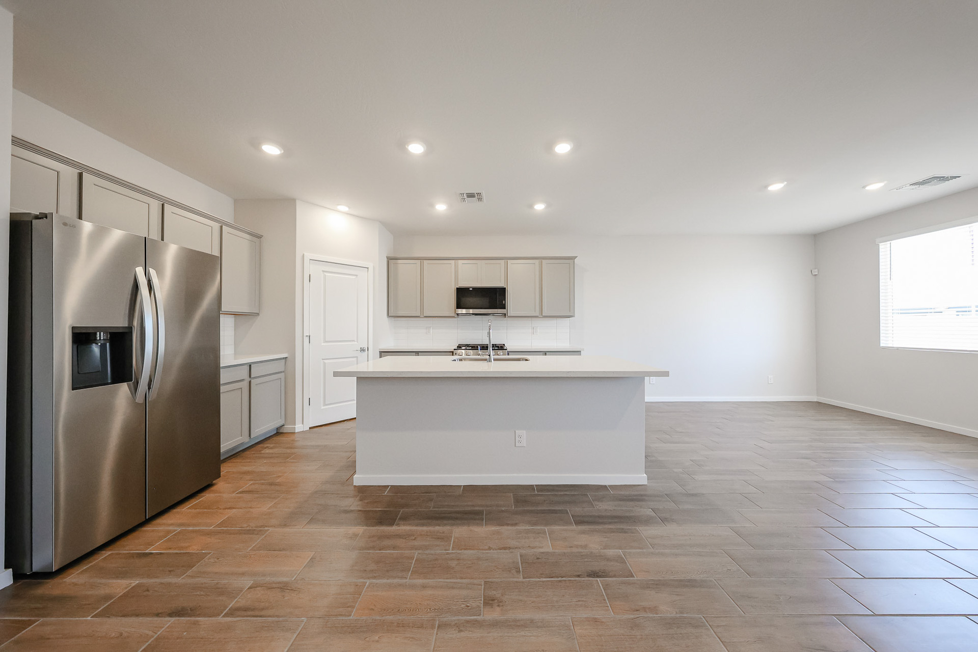 A kitchen with white cabinets.