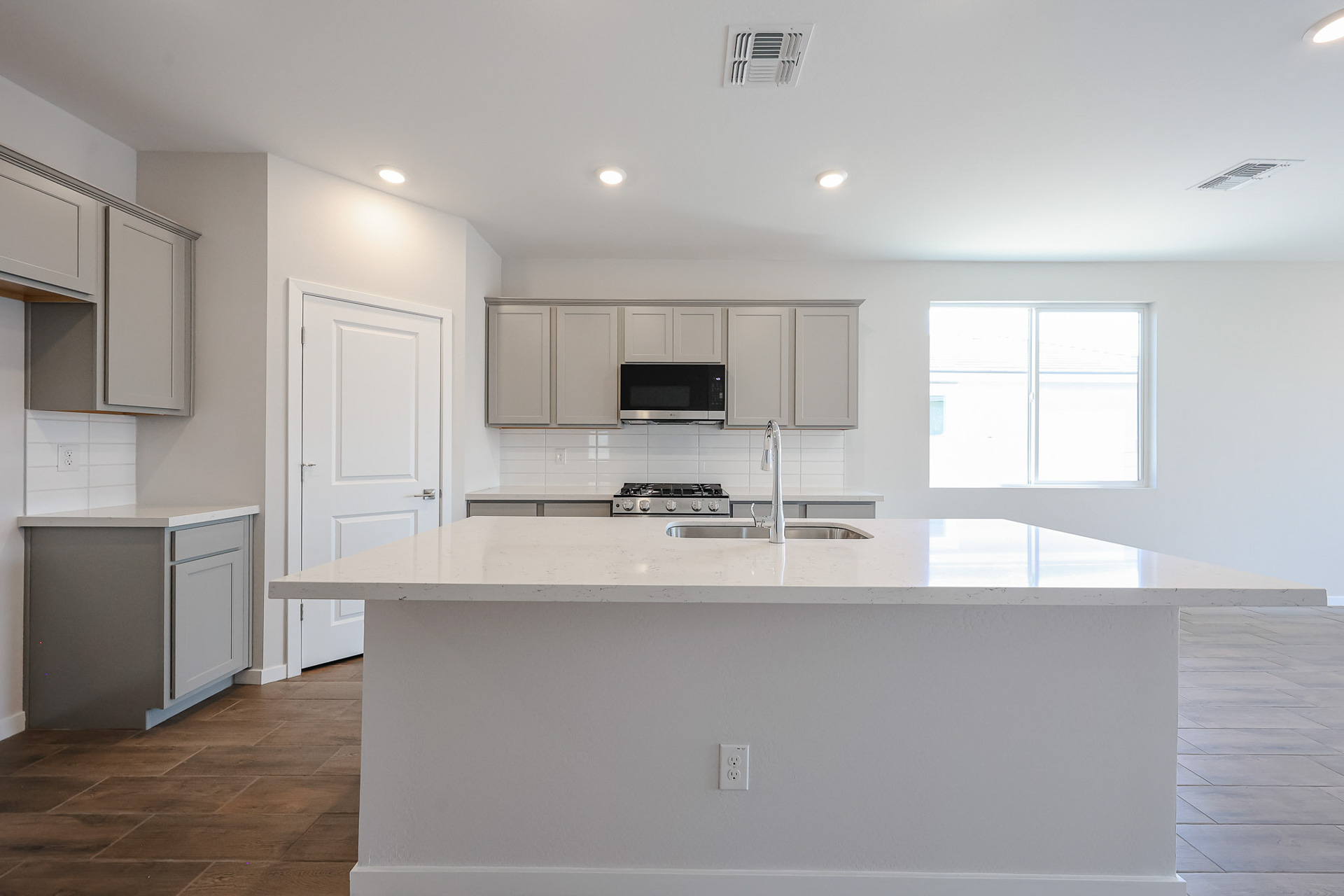 A kitchen with white cabinets.