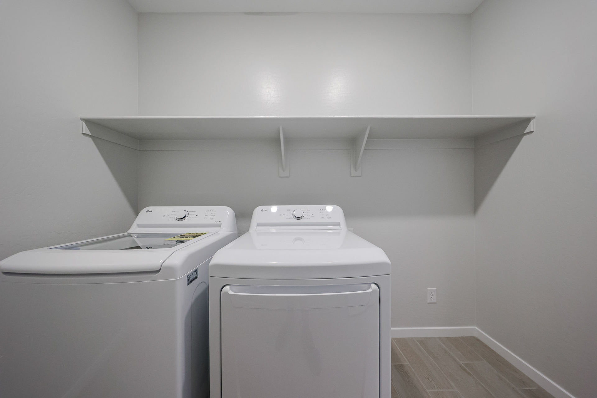 A washing machine in a room.