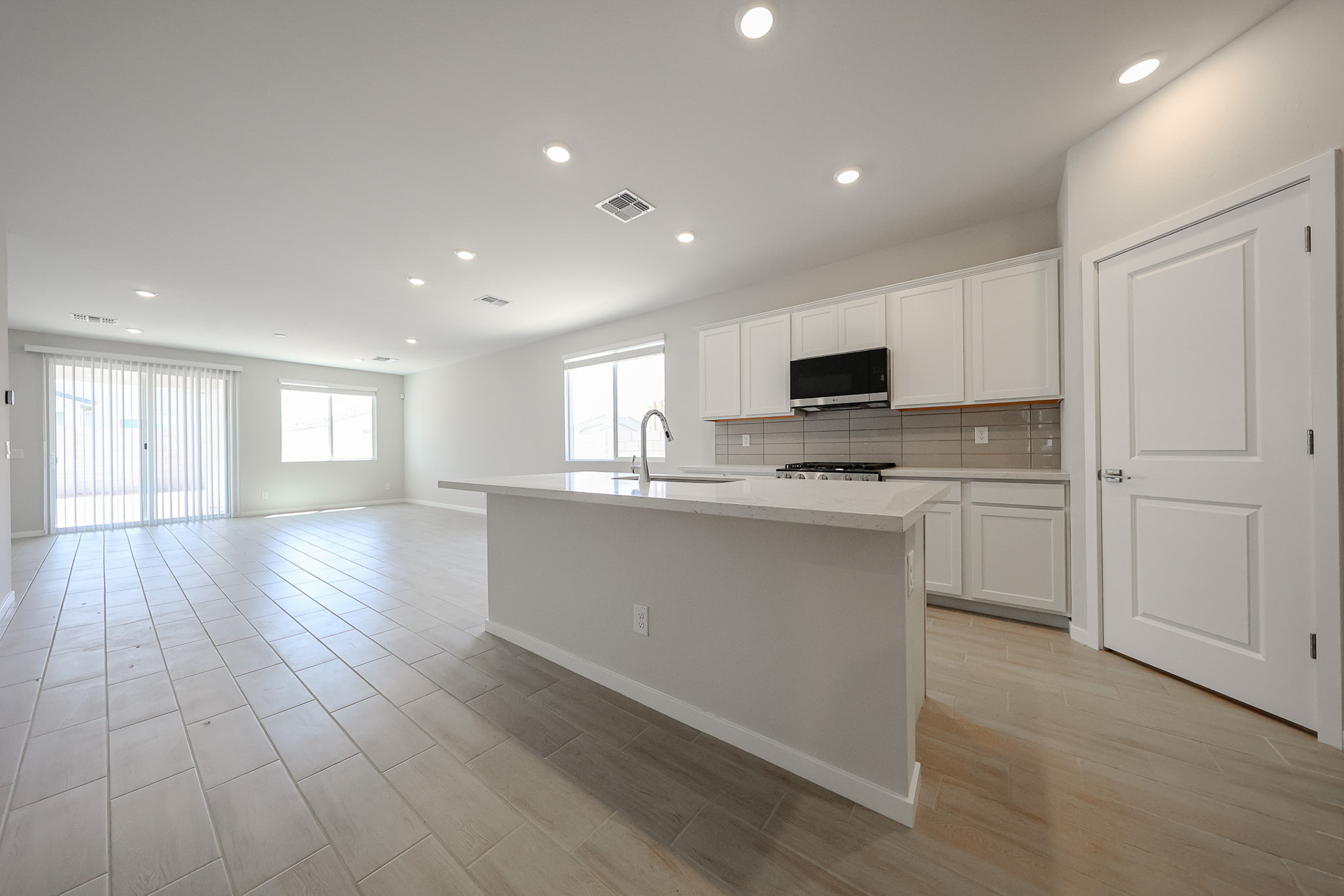 A kitchen with white cabinets.