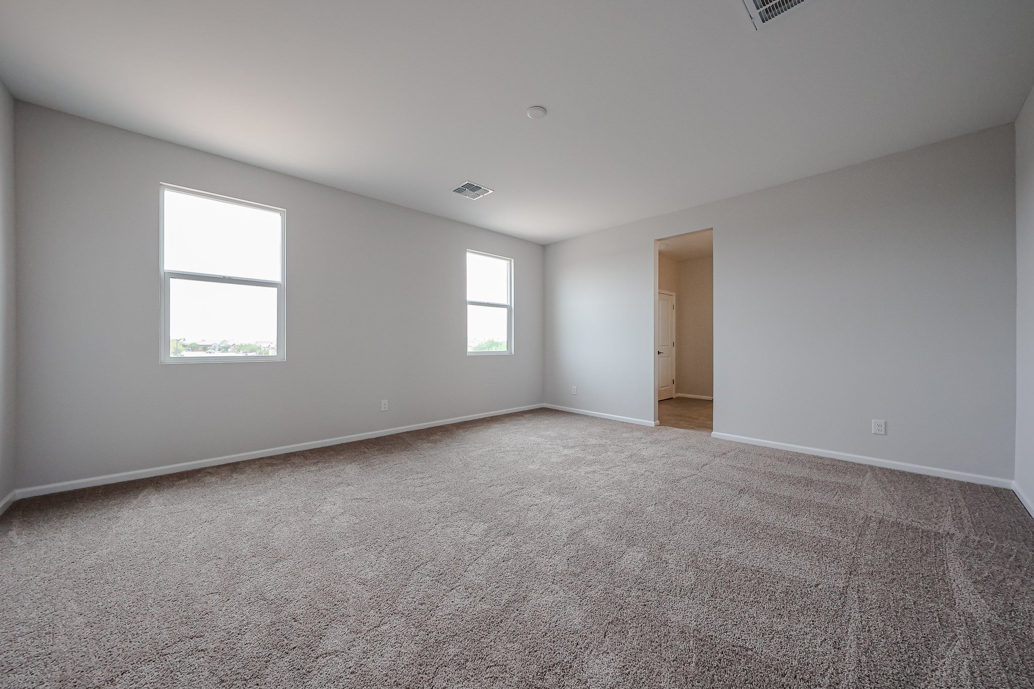 A room with a carpet and a carpet.