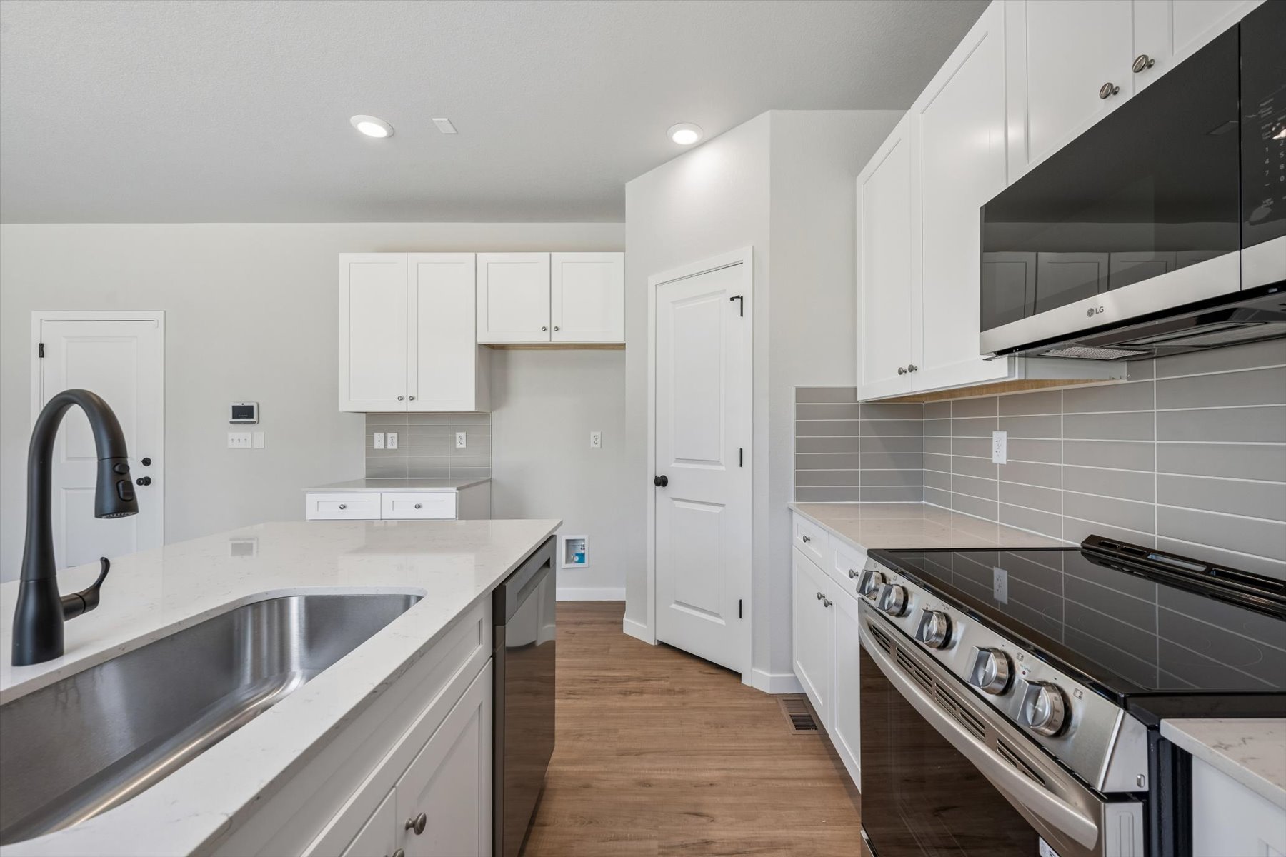 A kitchen with white cabinets.