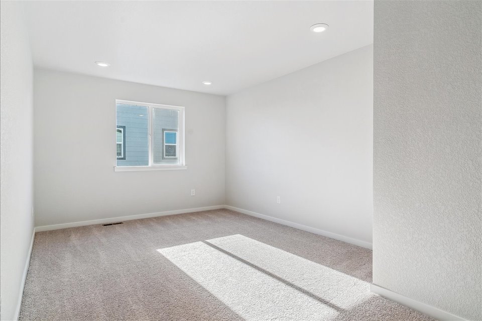 A room with a rug and a window.